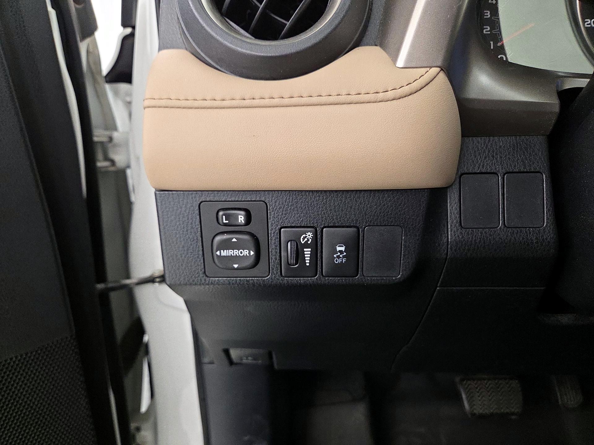 Thumbnail: 2014 Toyota RAV4 - 13
