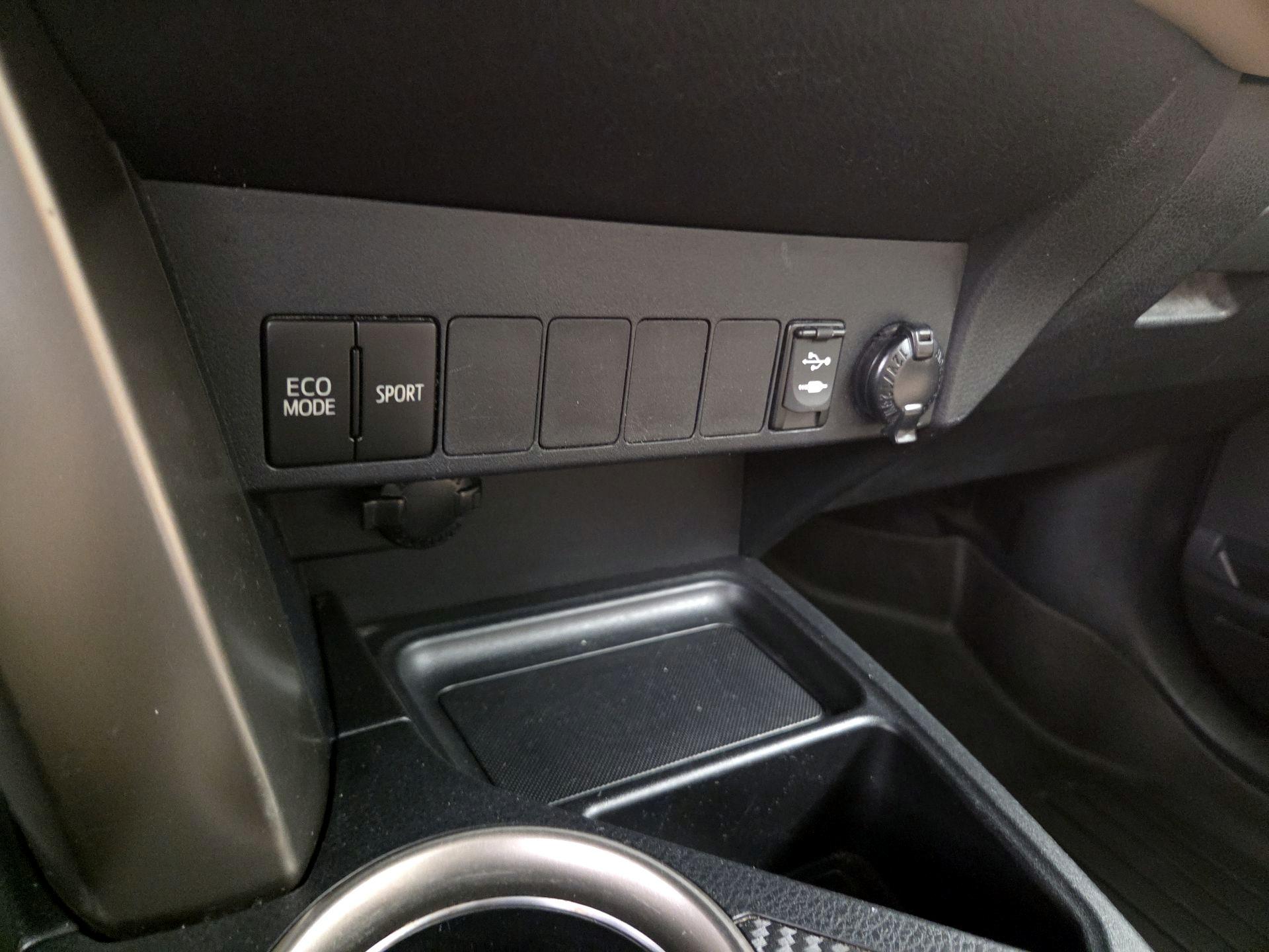 Thumbnail: 2014 Toyota RAV4 - 18