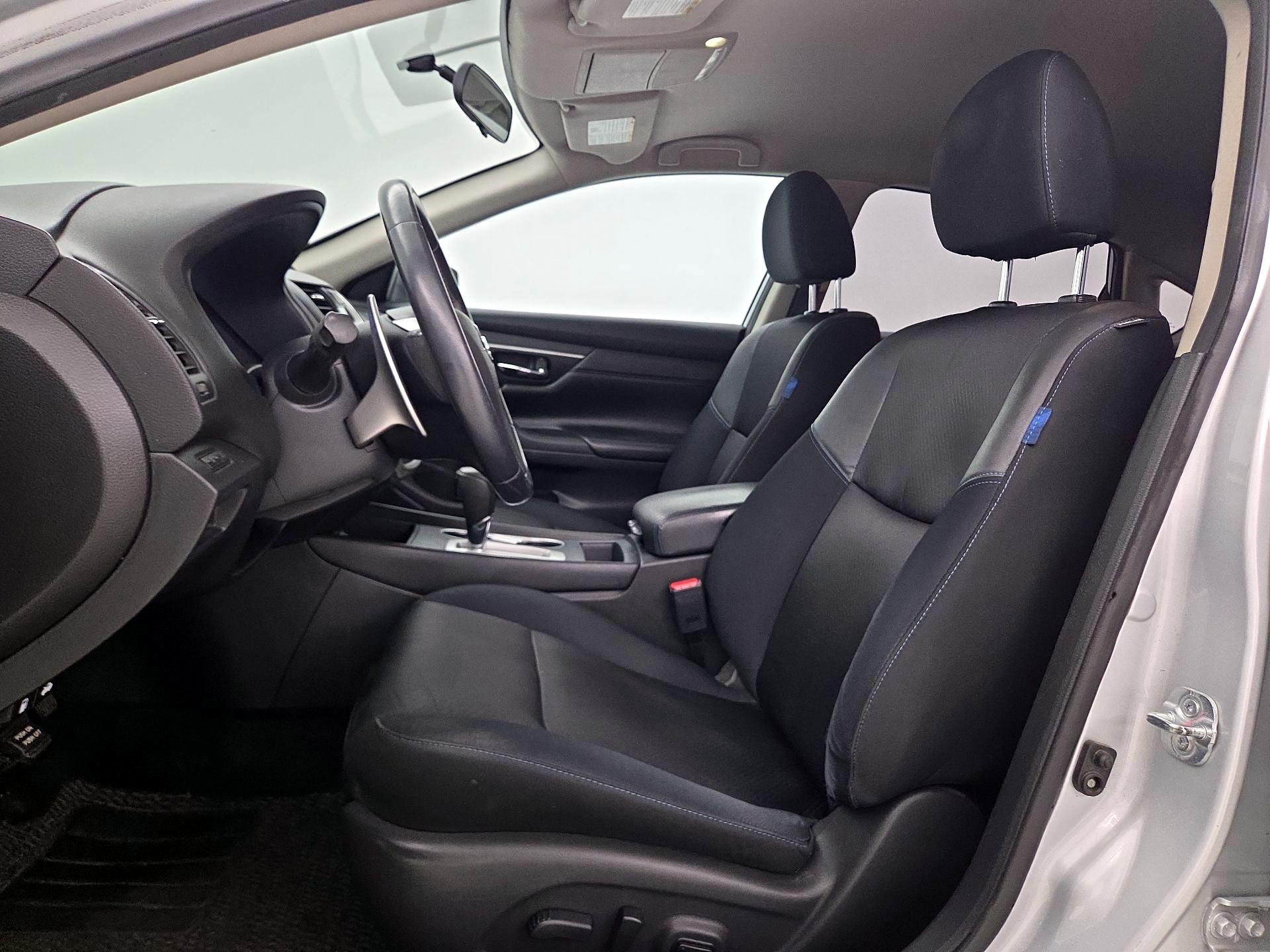Thumbnail: 2017 Nissan Altima - 11