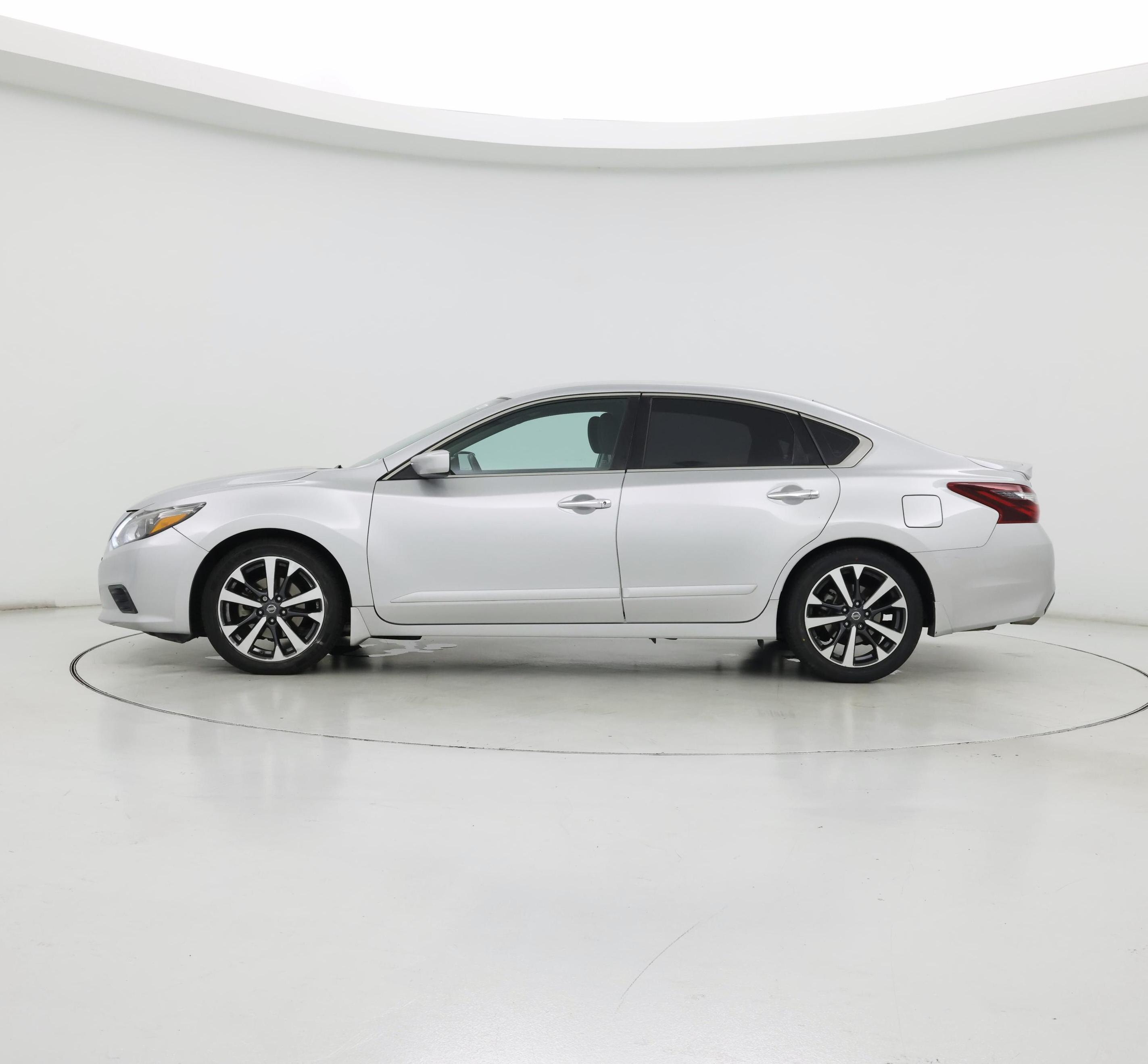 Thumbnail: 2017 Nissan Altima - 3