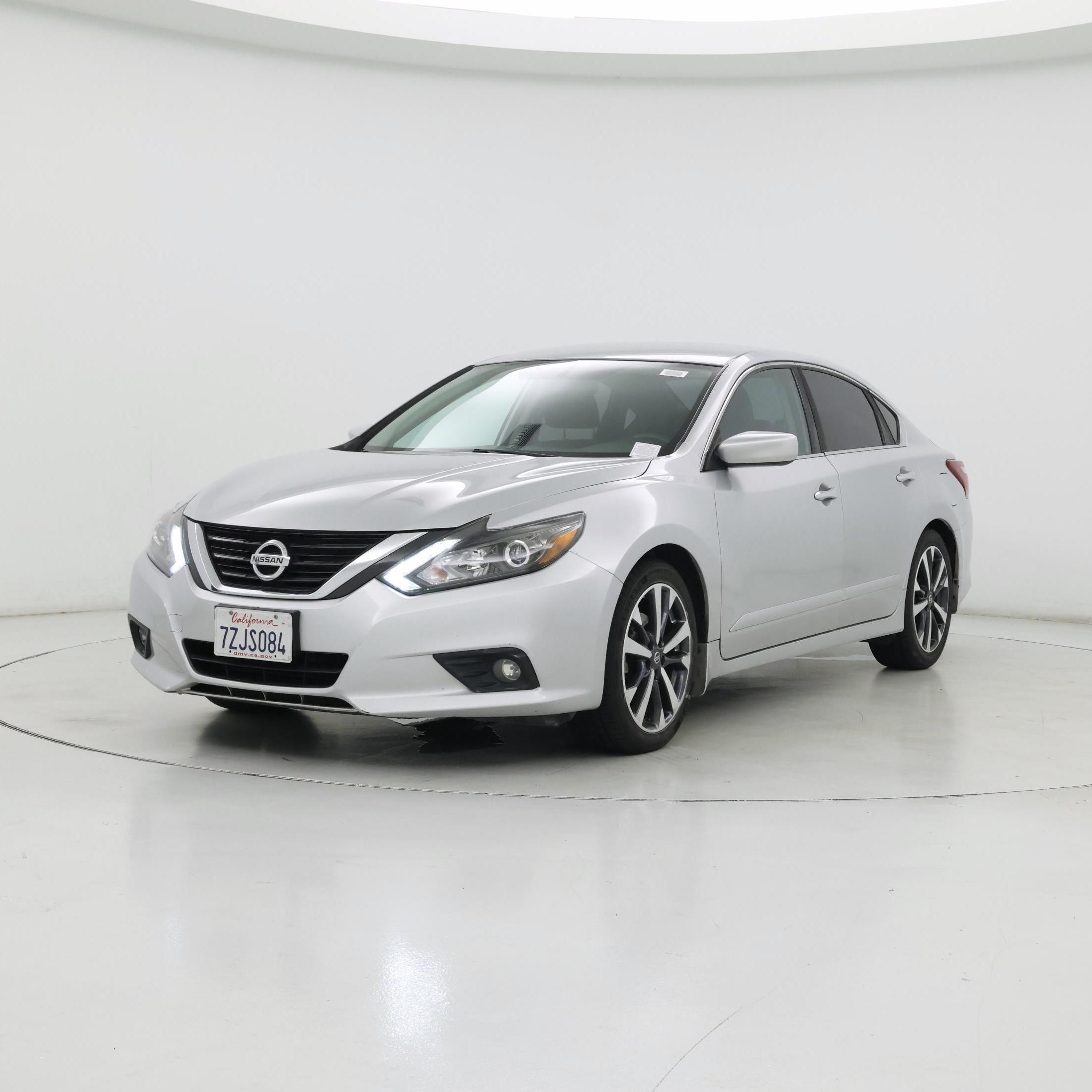 Thumbnail: 2017 Nissan Altima - 4