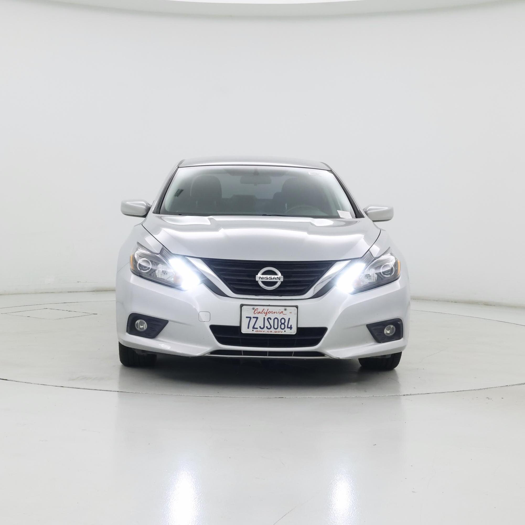 Thumbnail: 2017 Nissan Altima - 5