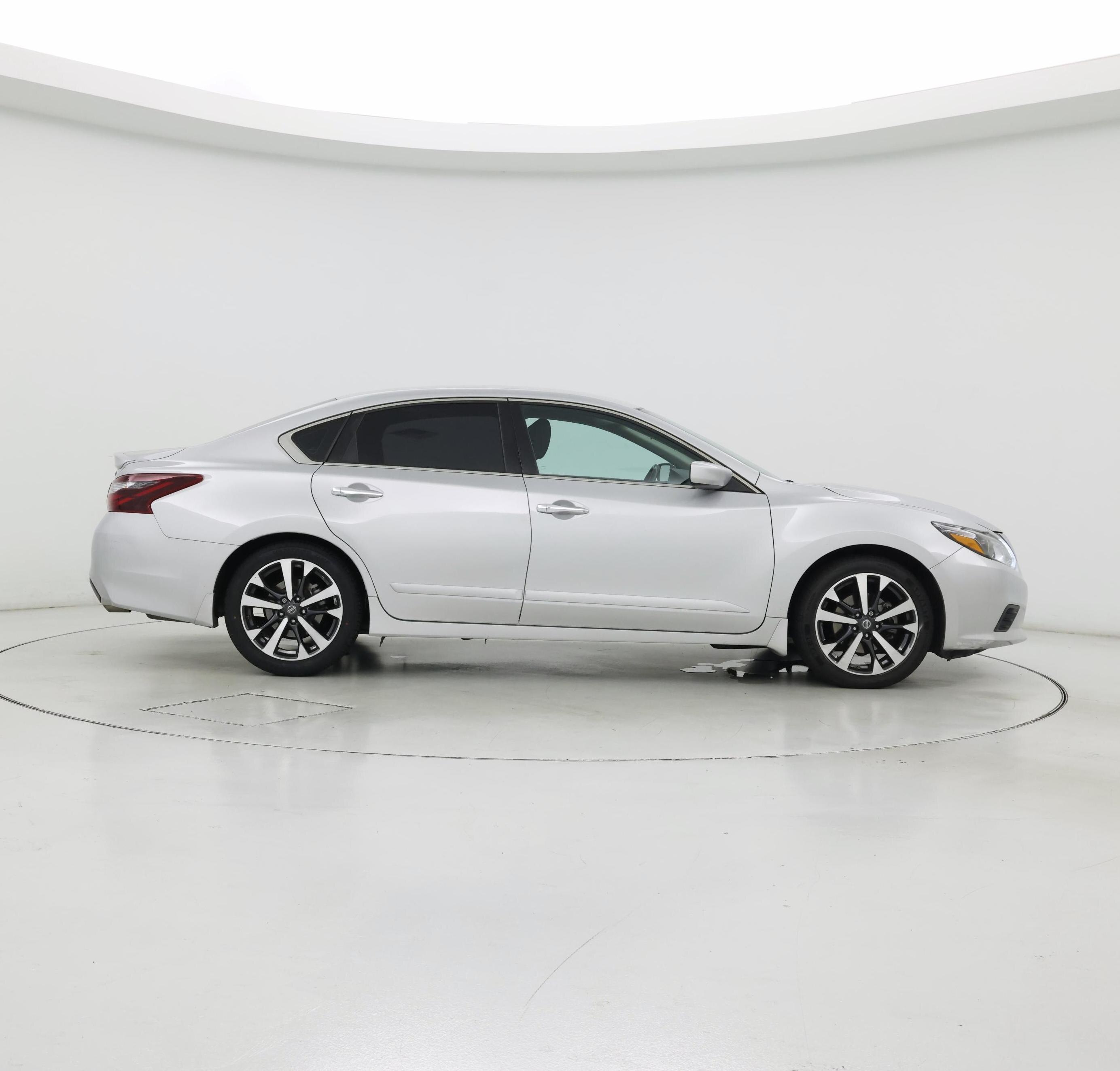 Thumbnail: 2017 Nissan Altima - 7