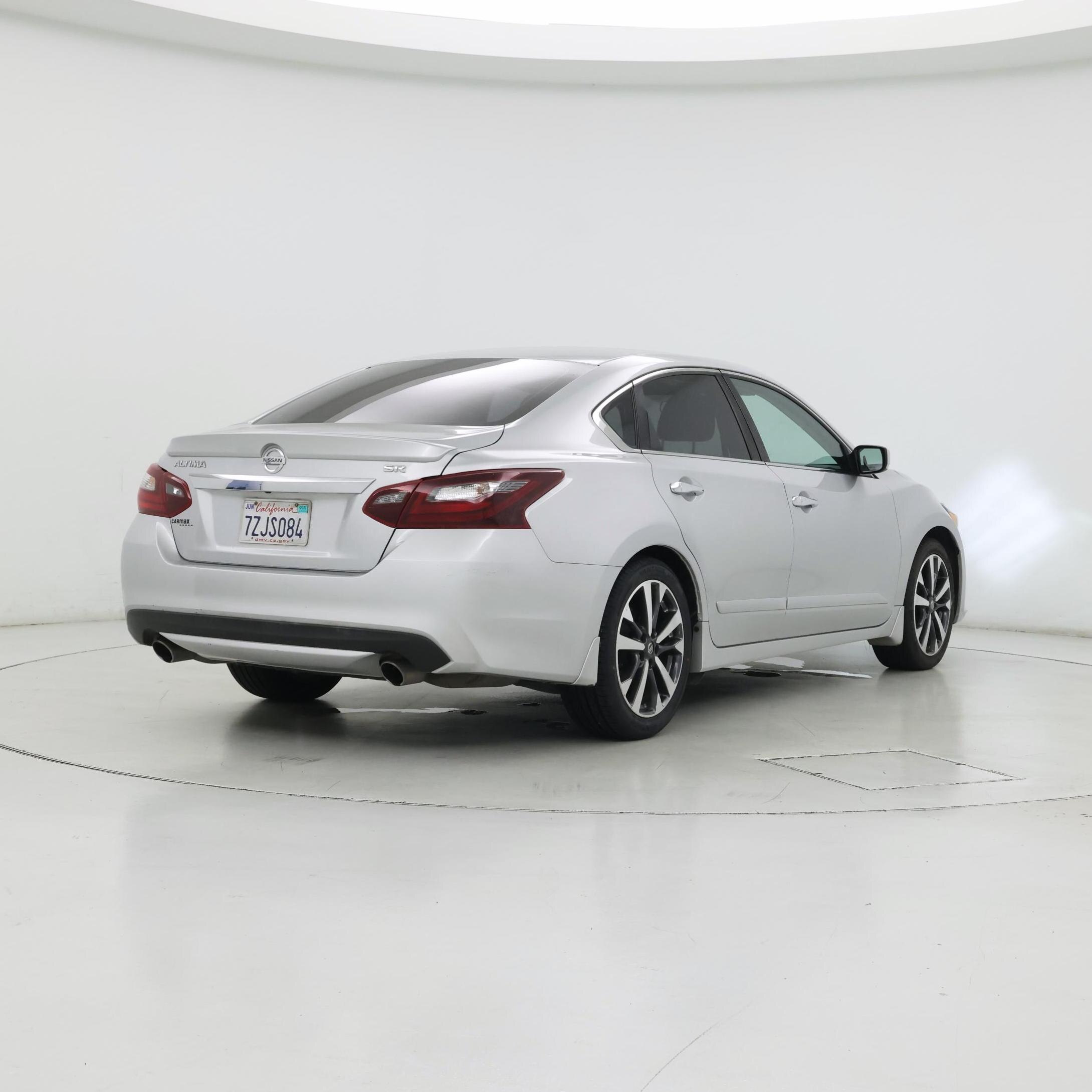 Thumbnail: 2017 Nissan Altima - 8