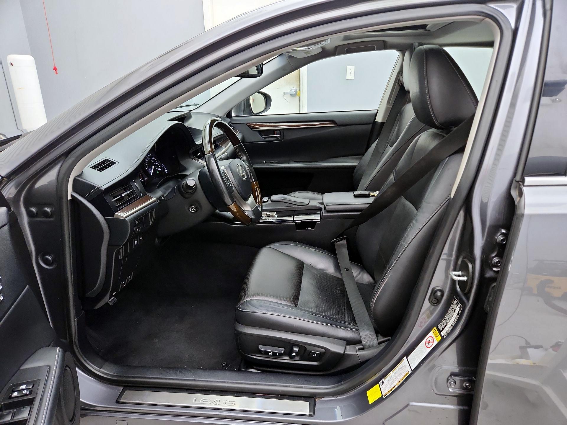 Thumbnail: 2014 Lexus ES - 11