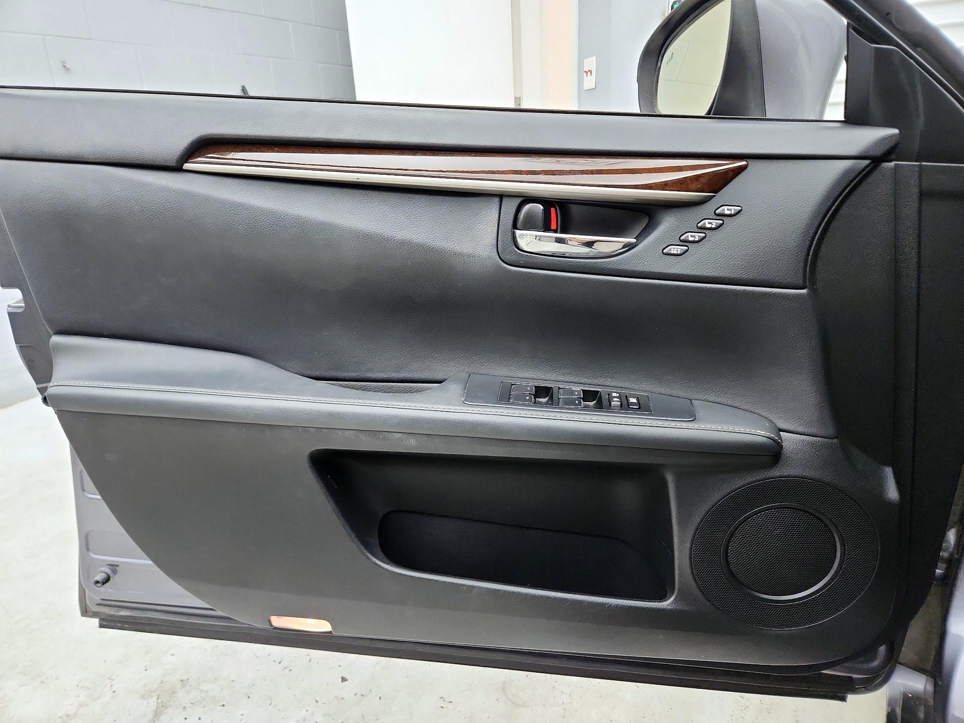 Thumbnail: 2014 Lexus ES - 12