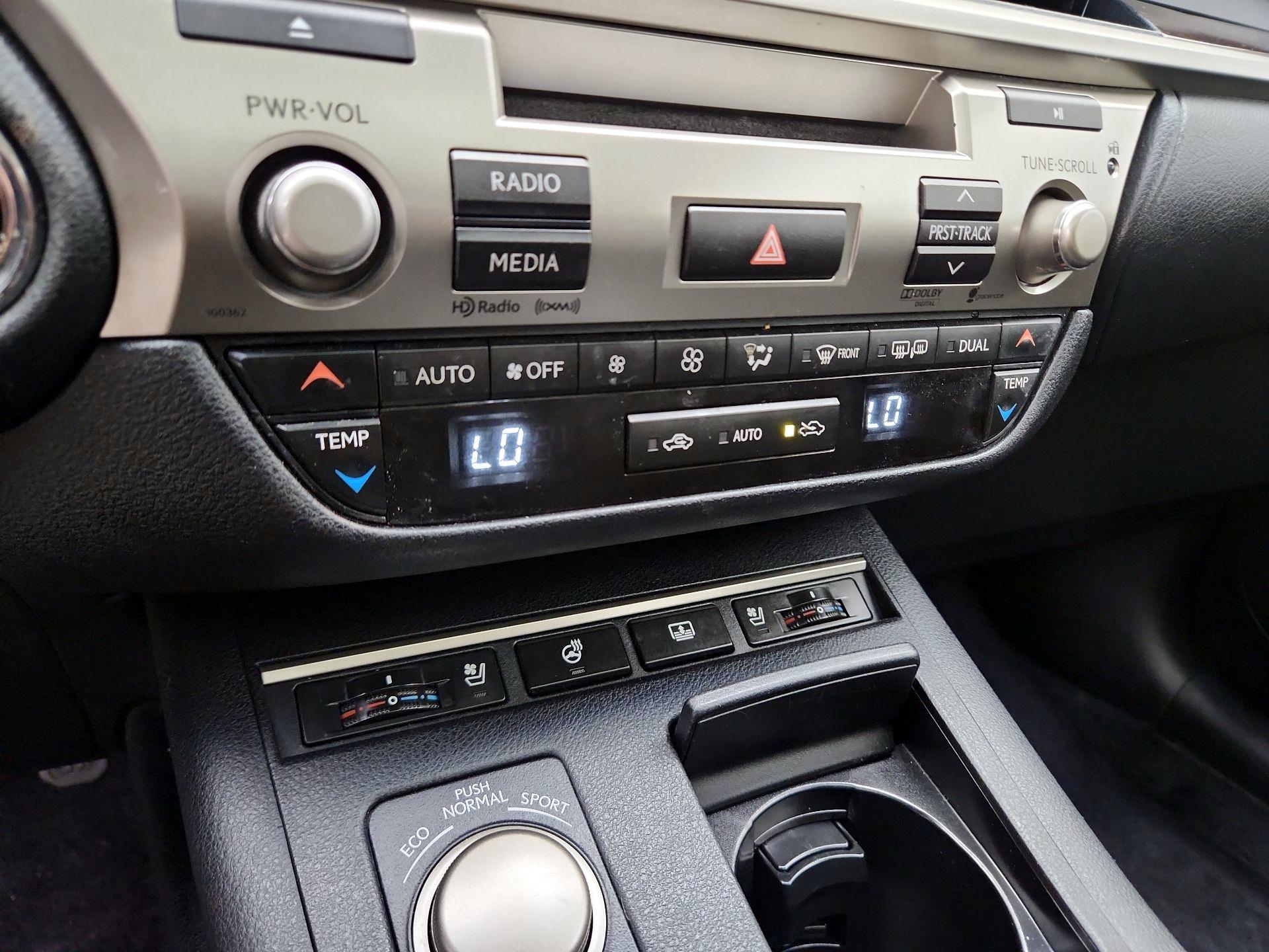 Thumbnail: 2014 Lexus ES - 17