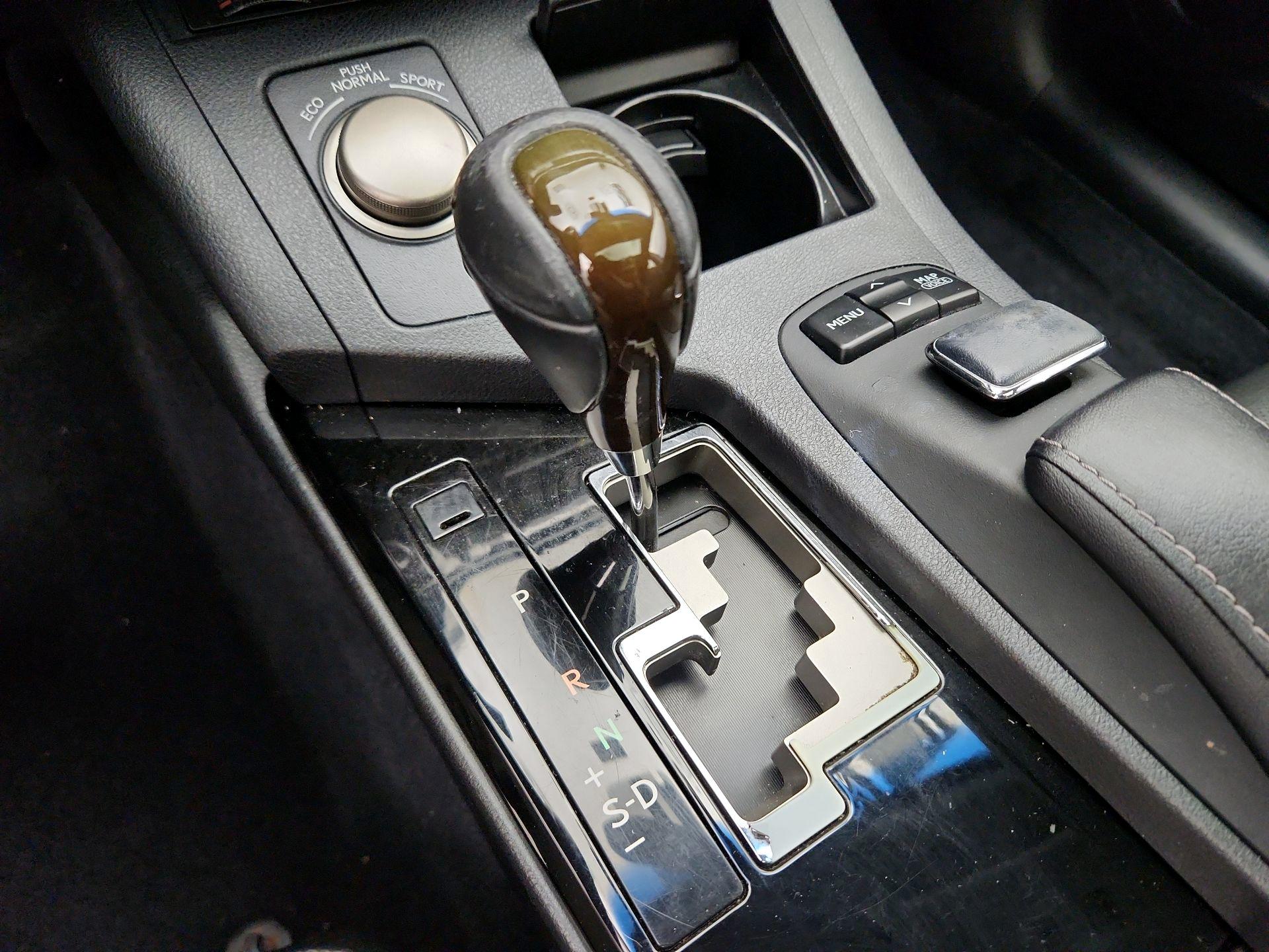 Thumbnail: 2014 Lexus ES - 18