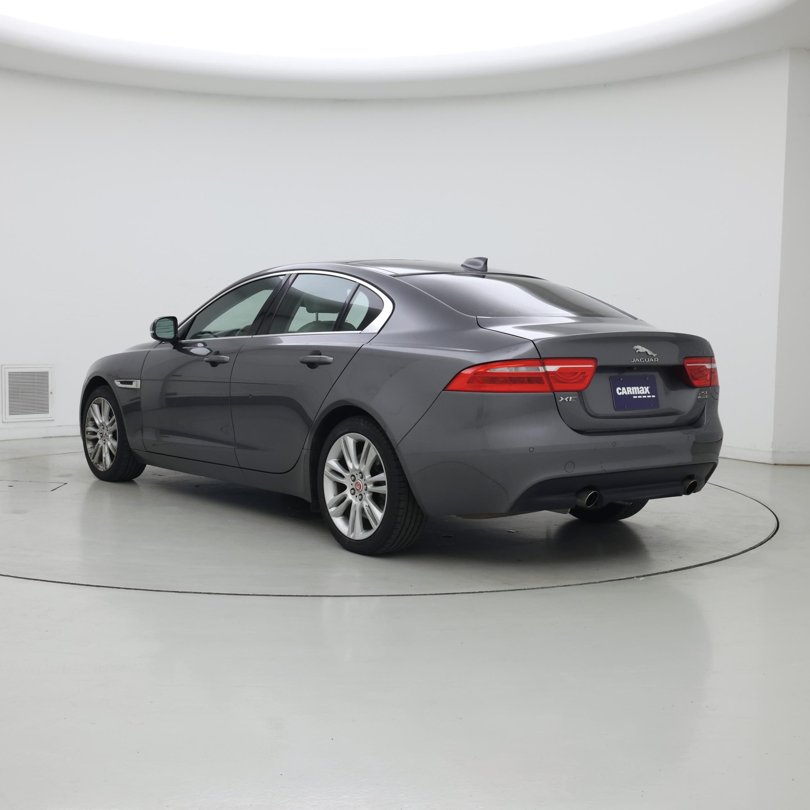 Thumbnail: 2019 Jaguar XE - 2
