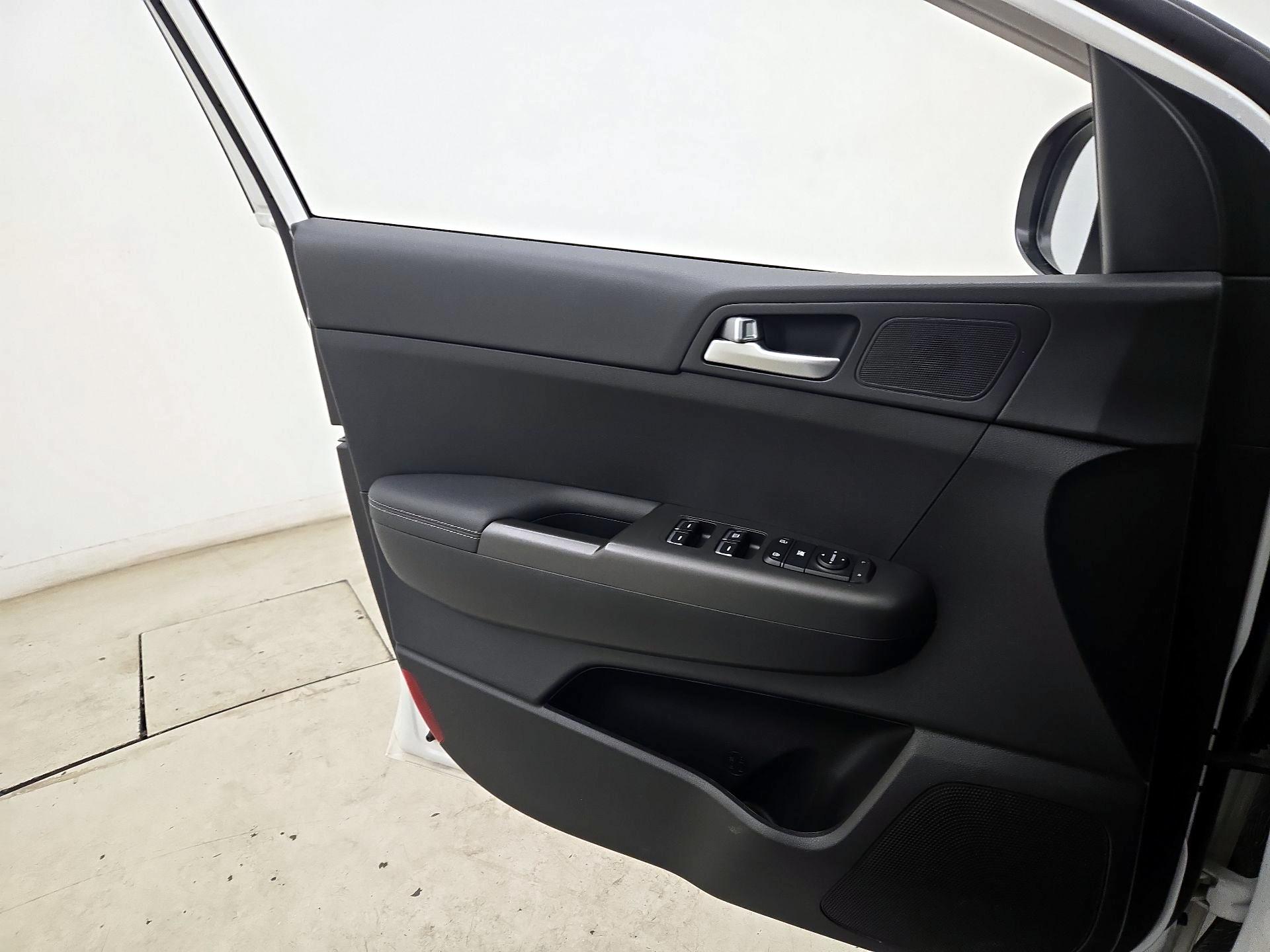 Thumbnail: 2020 Kia Sportage - 12