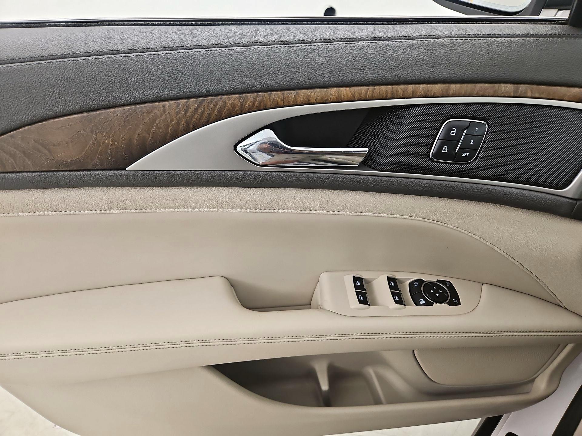 Thumbnail: 2017 Lincoln MKZ - 12
