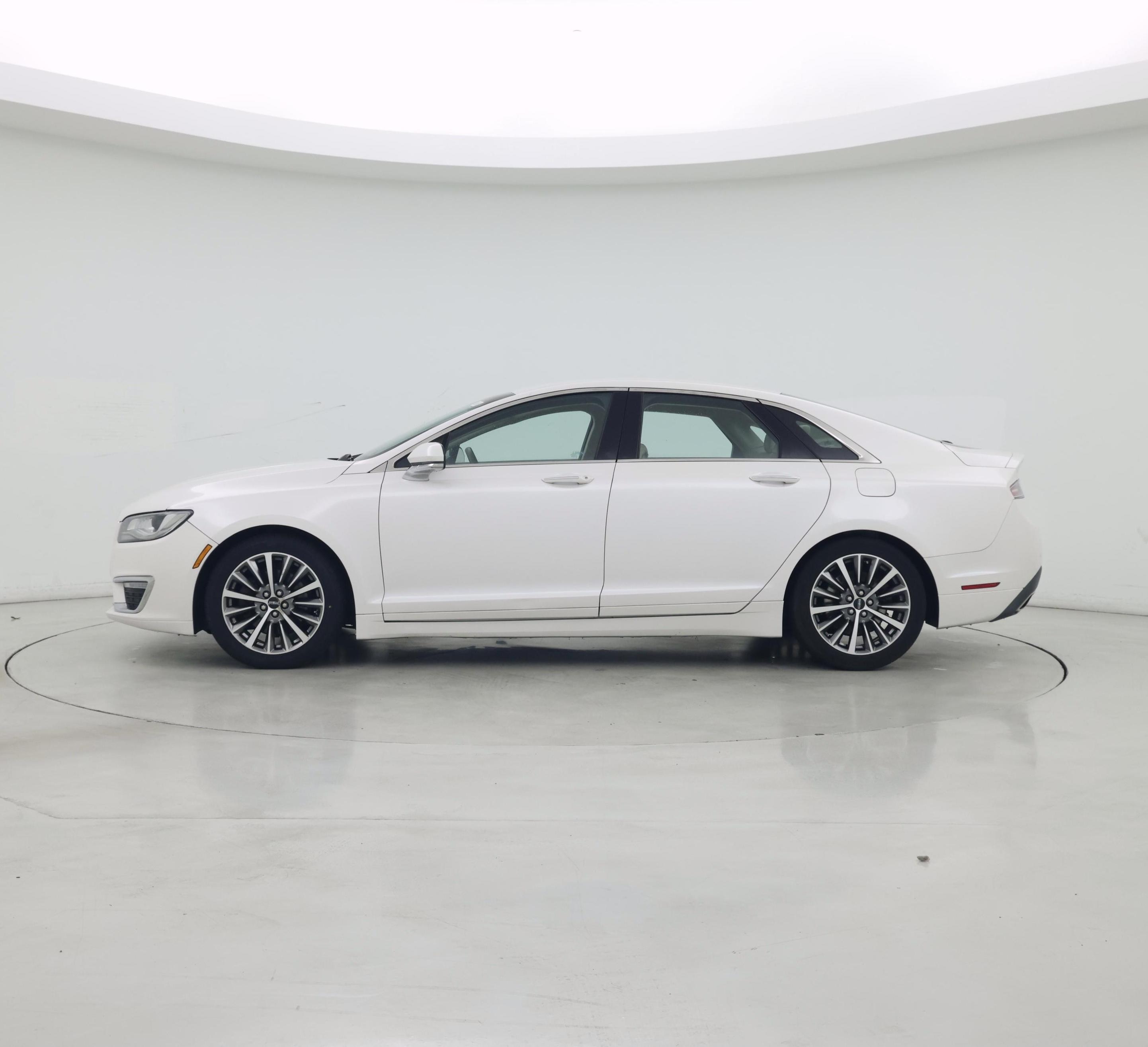 Thumbnail: 2017 Lincoln MKZ - 3