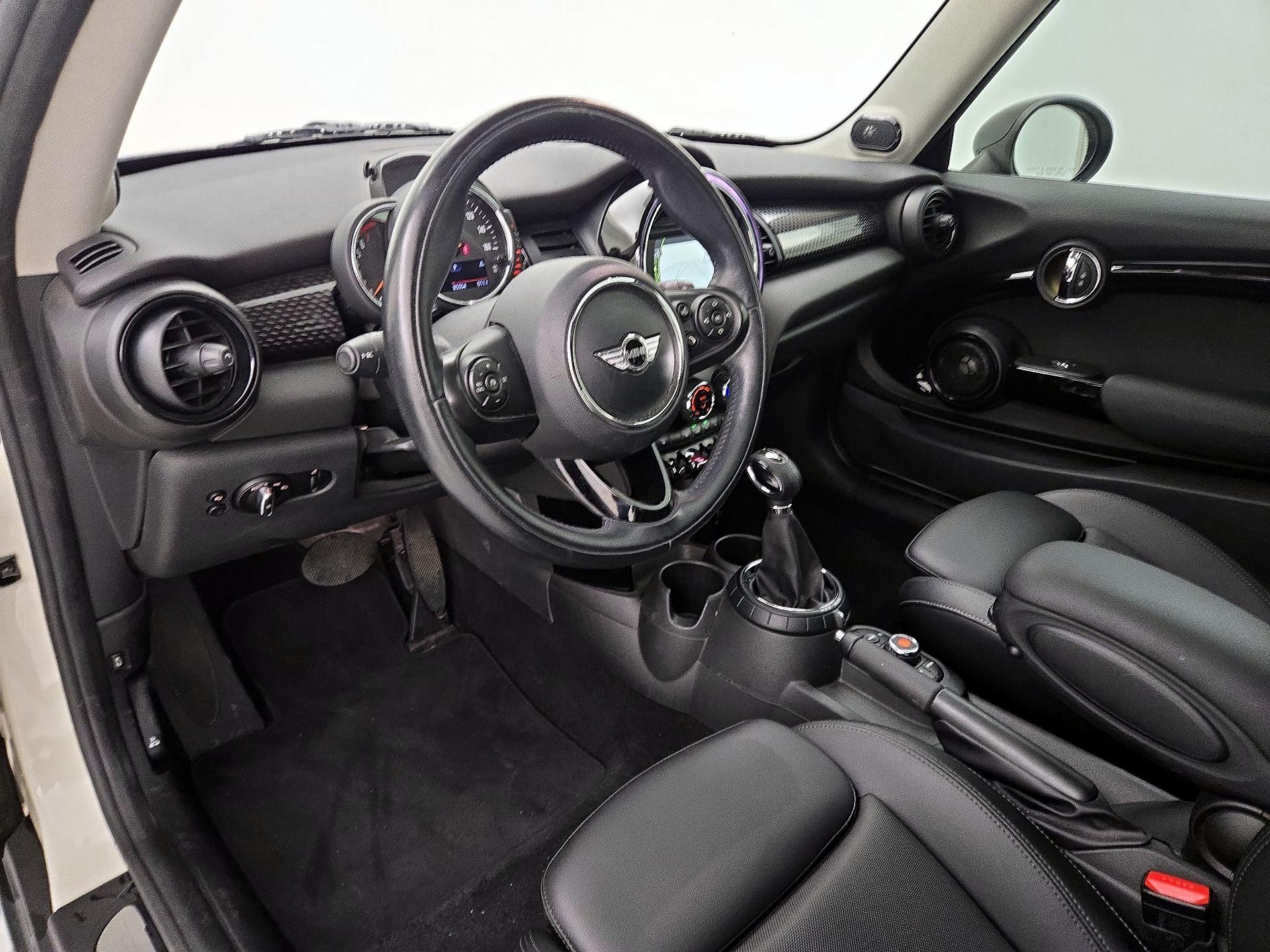 Thumbnail: 2017 MINI Cooper Hardtop - 9