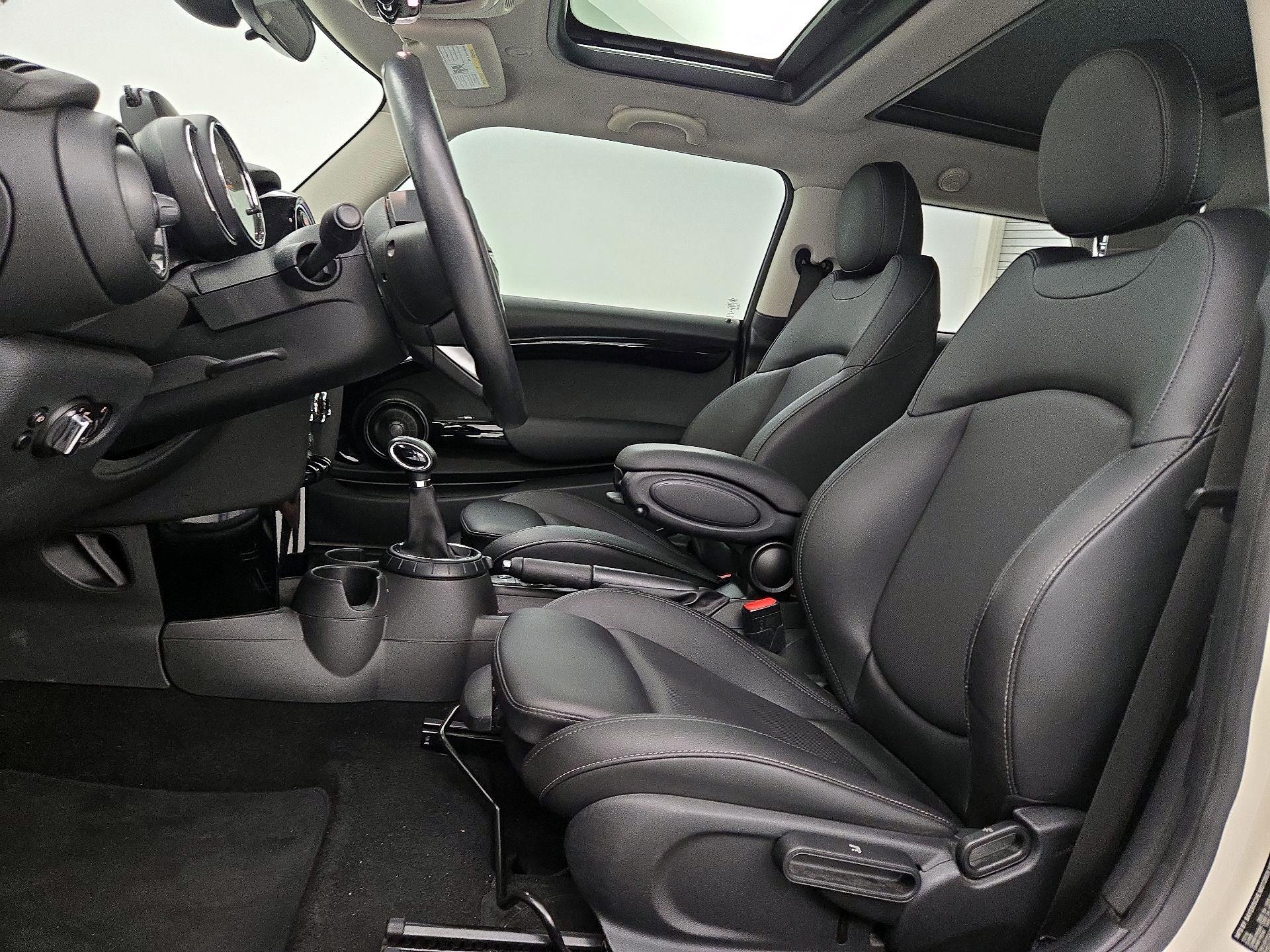 Thumbnail: 2017 MINI Cooper Hardtop - 11