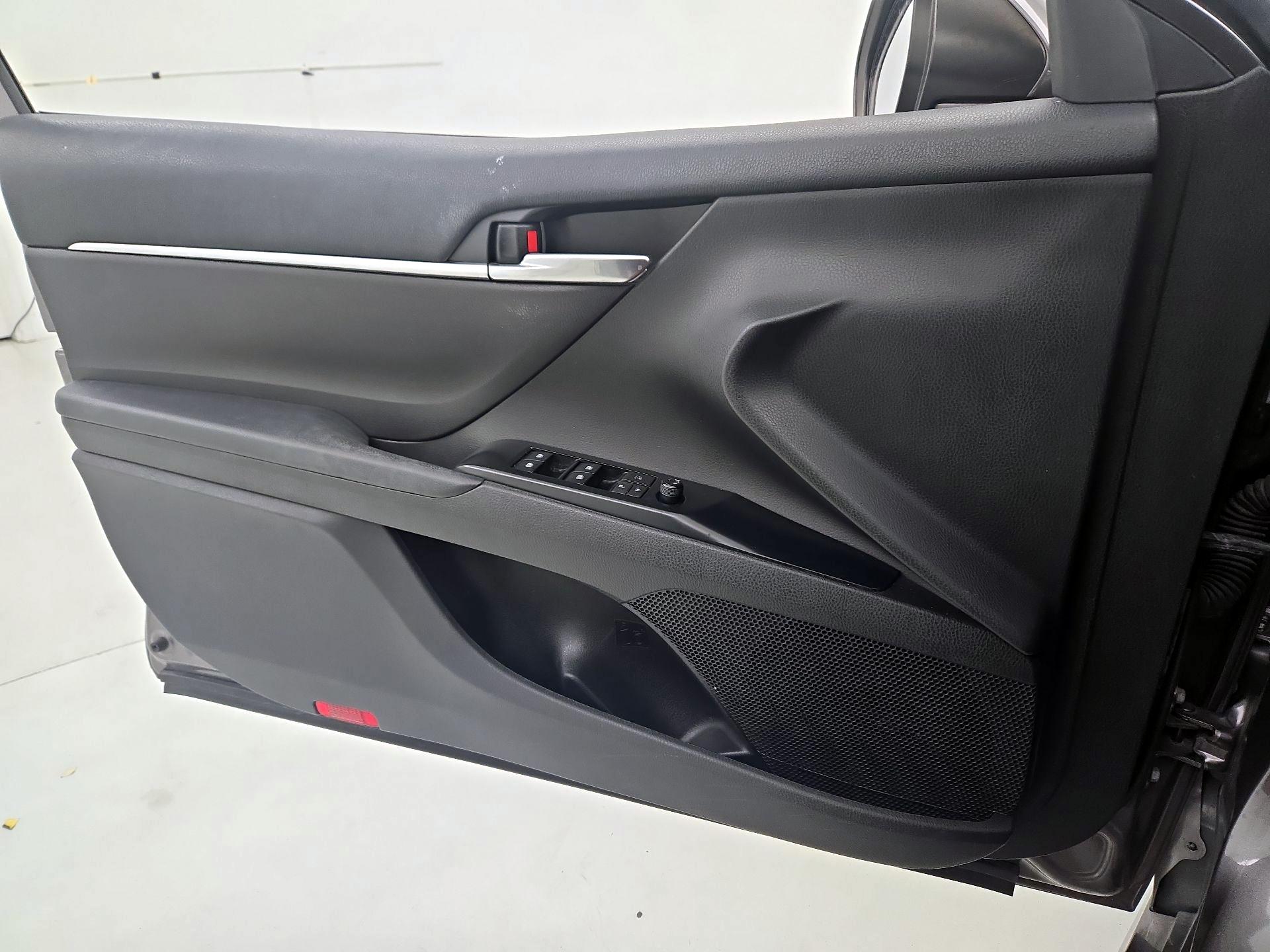 Thumbnail: 2020 Toyota Camry - 12