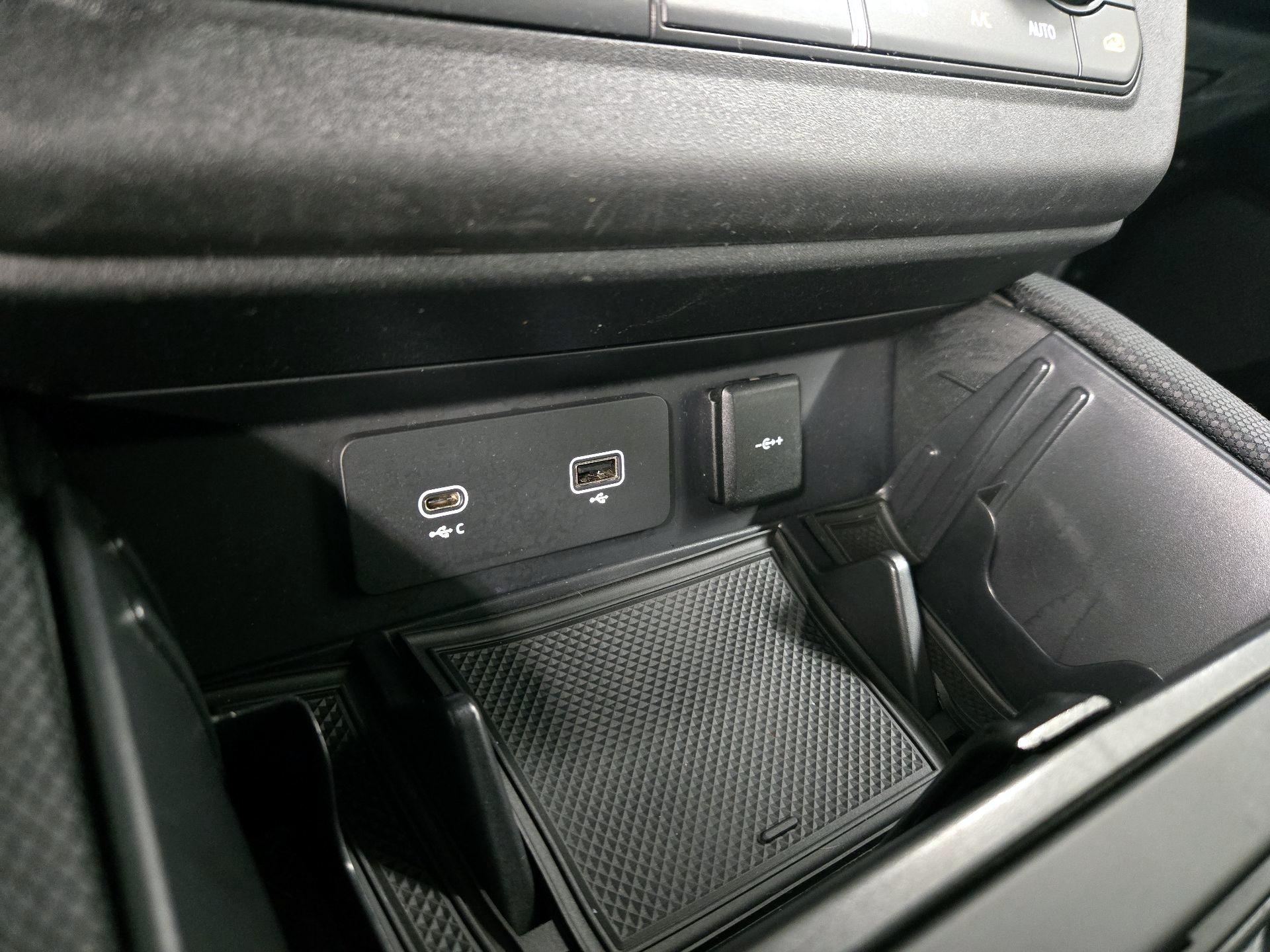 Thumbnail: 2022 Land Rover Defender - 19