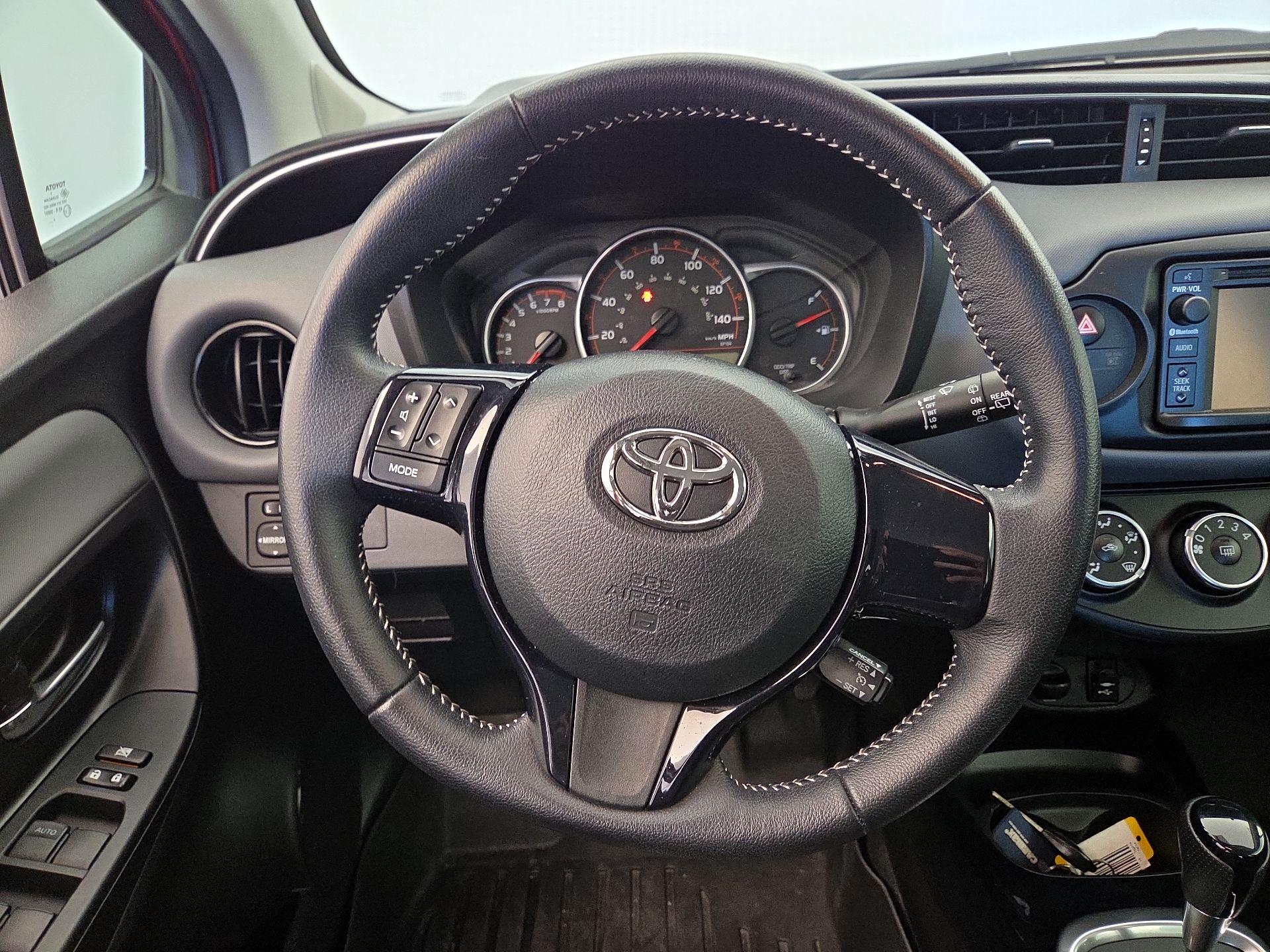 Thumbnail: 2015 Toyota Yaris - 10