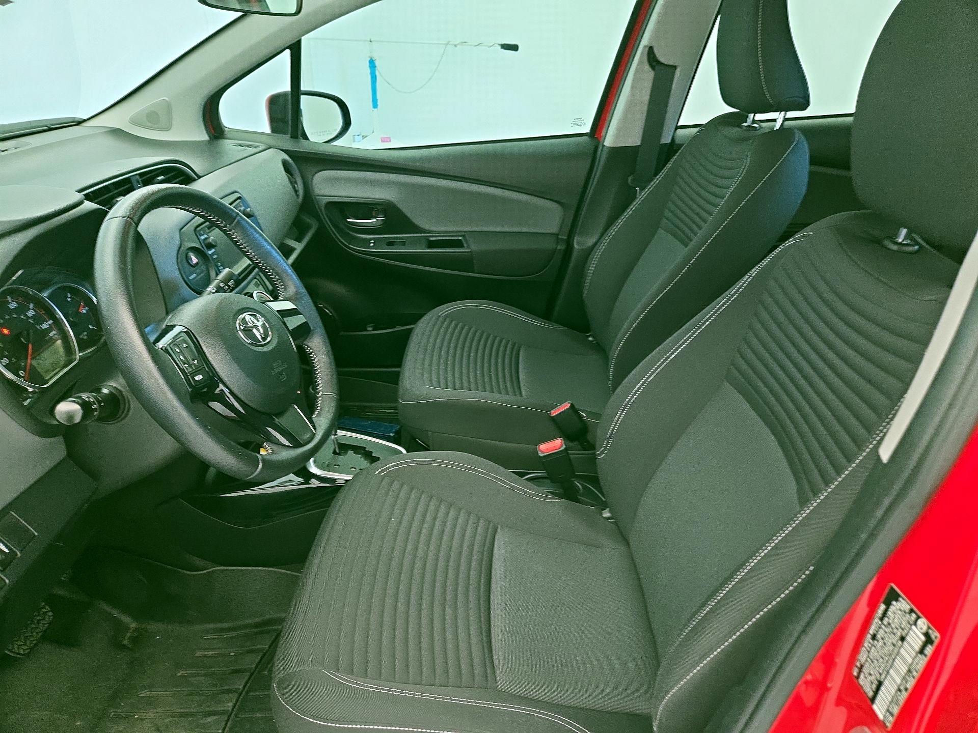 Thumbnail: 2015 Toyota Yaris - 11
