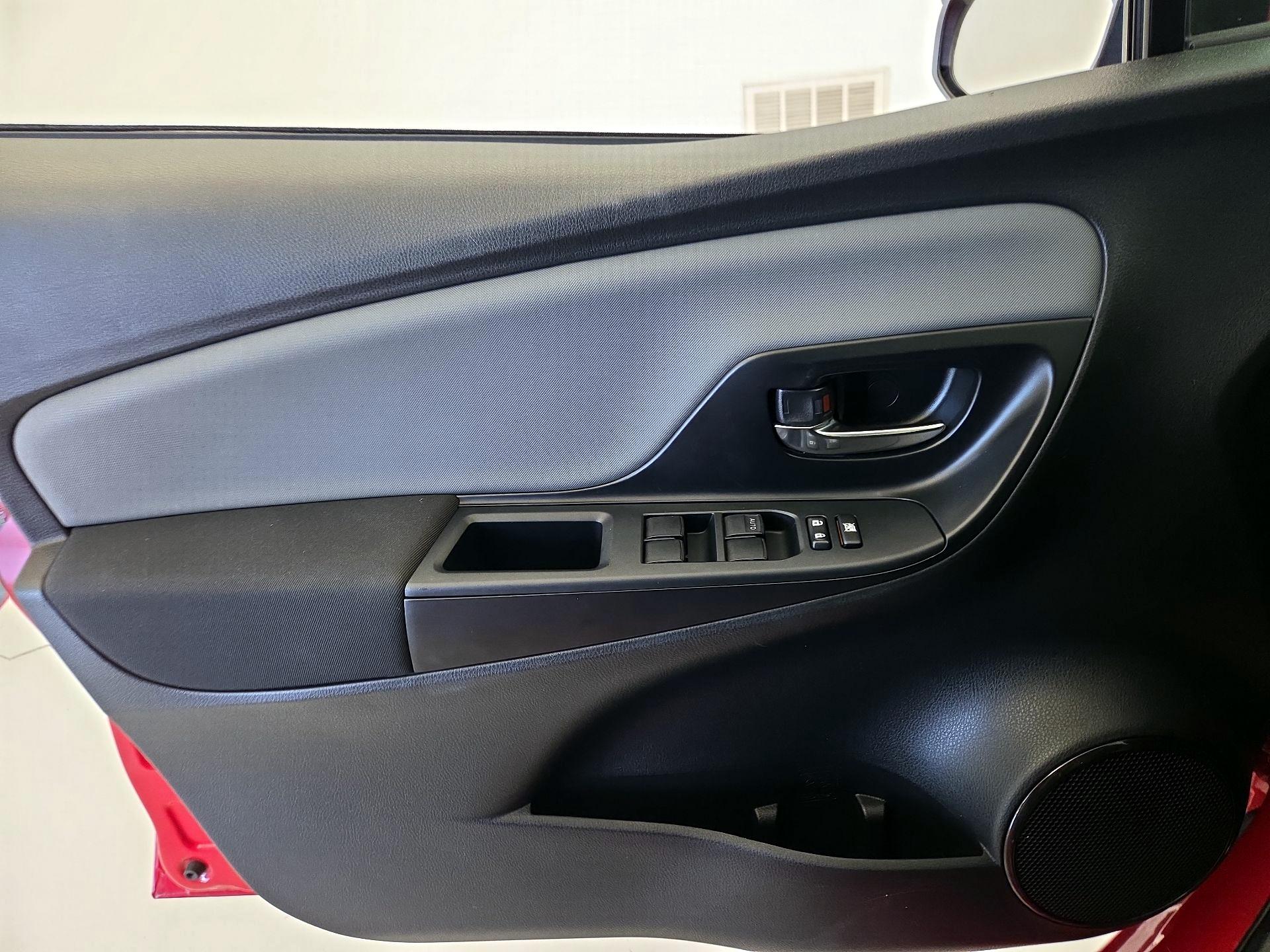 Thumbnail: 2015 Toyota Yaris - 12