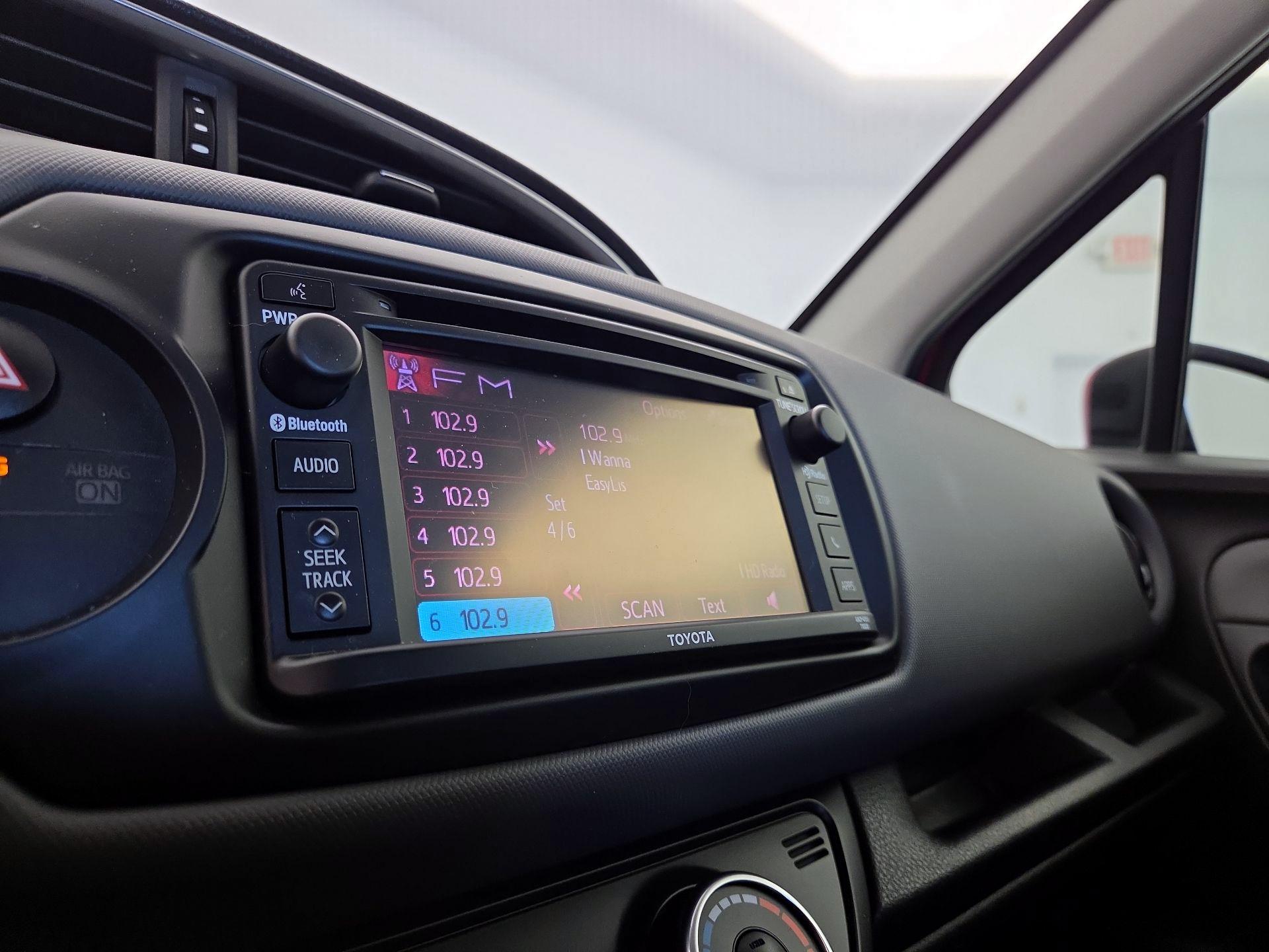 Thumbnail: 2015 Toyota Yaris - 14