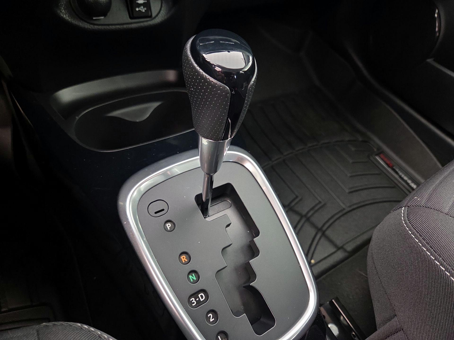 Thumbnail: 2015 Toyota Yaris - 16