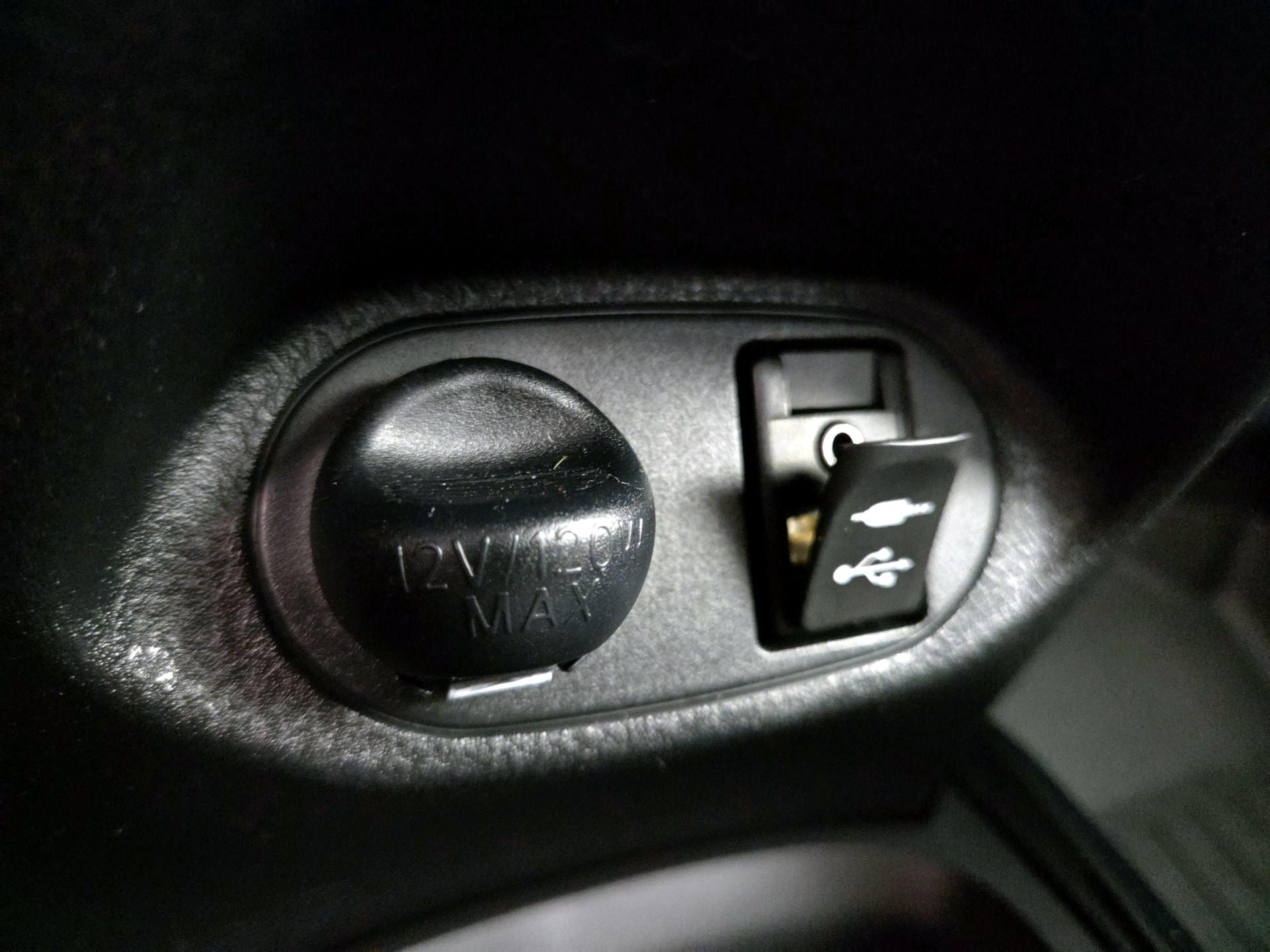 Thumbnail: 2015 Toyota Yaris - 17