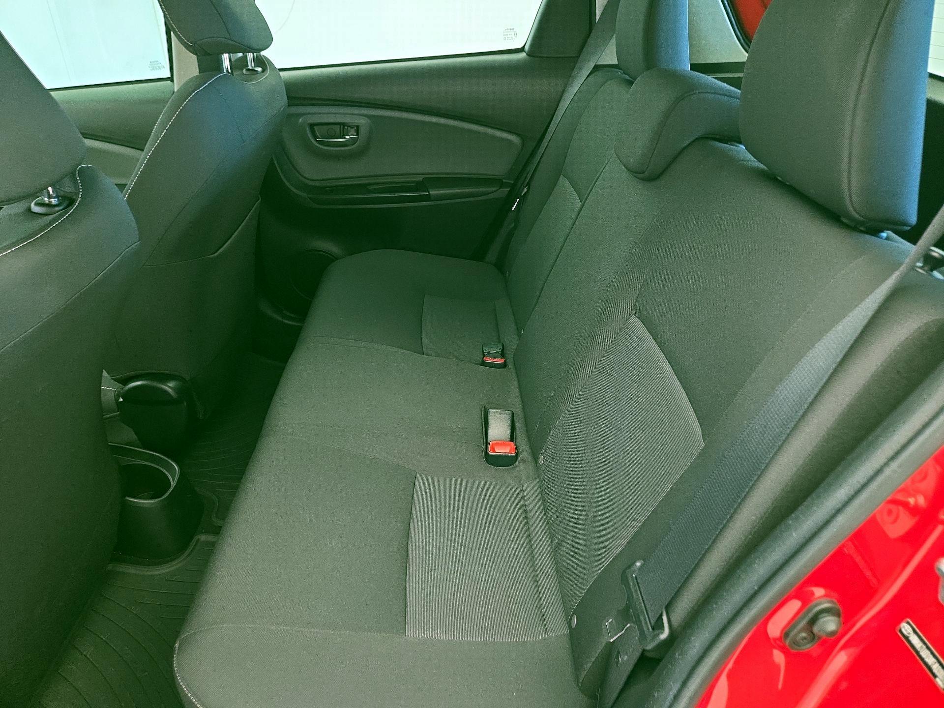 Thumbnail: 2015 Toyota Yaris - 18