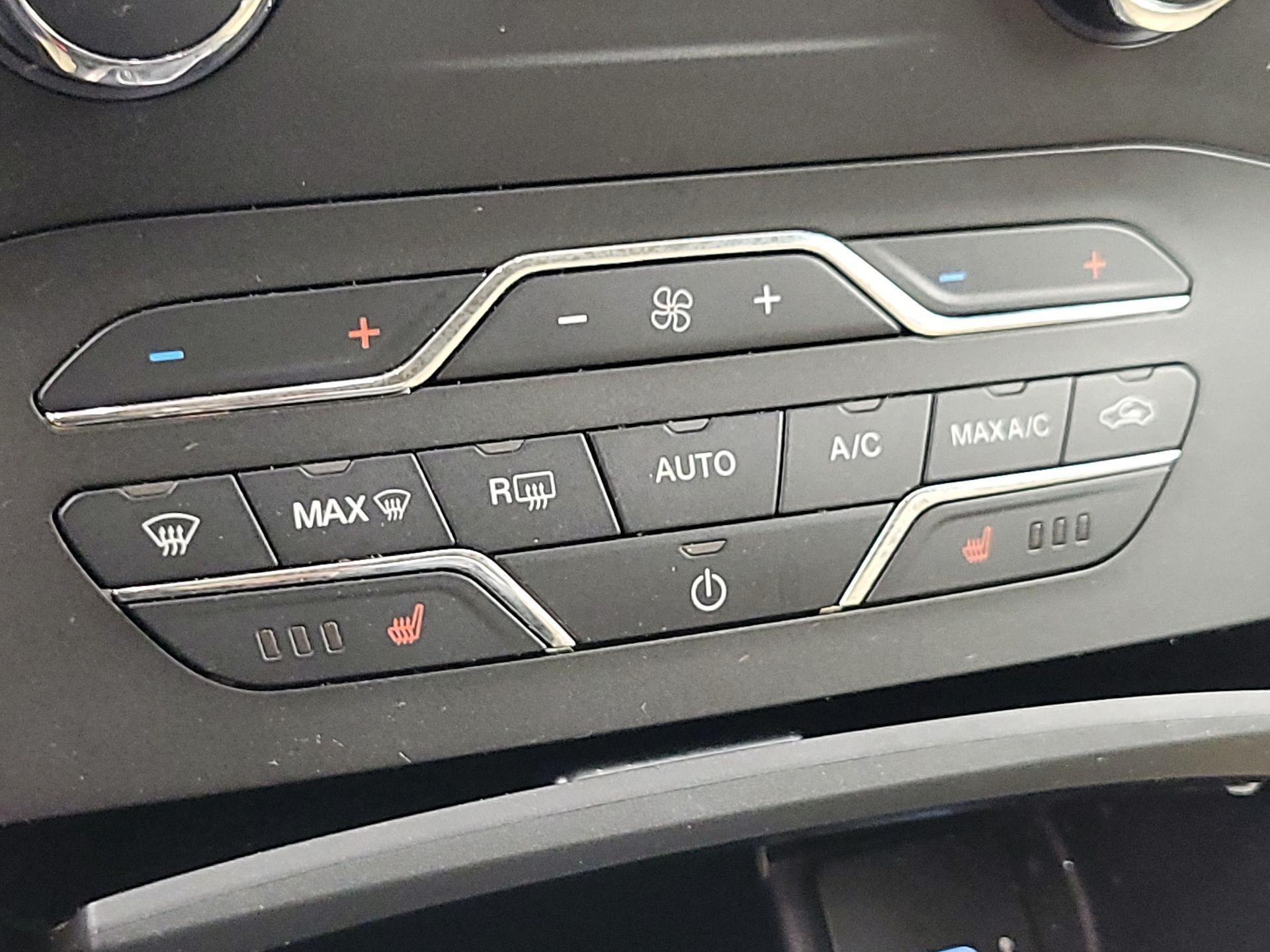Thumbnail: 2018 Ford Edge - 17
