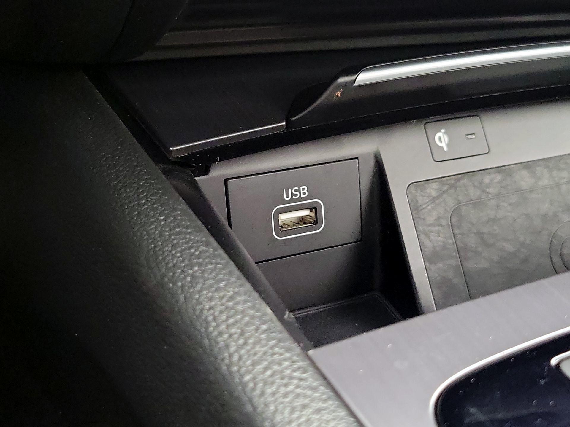 Thumbnail: 2019 Genesis G80 - 19