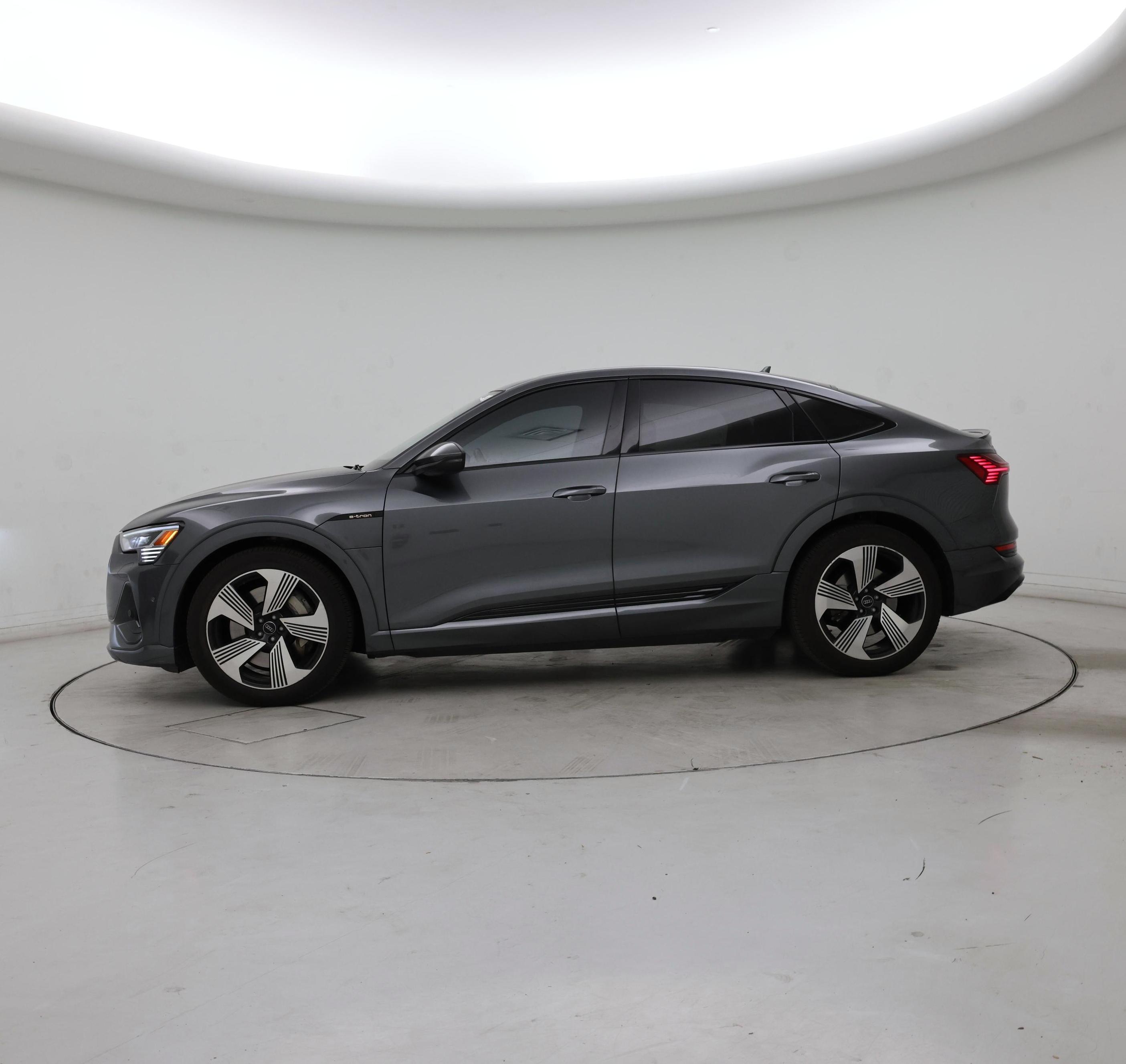 Thumbnail: 2021 Audi e-tron S - 3