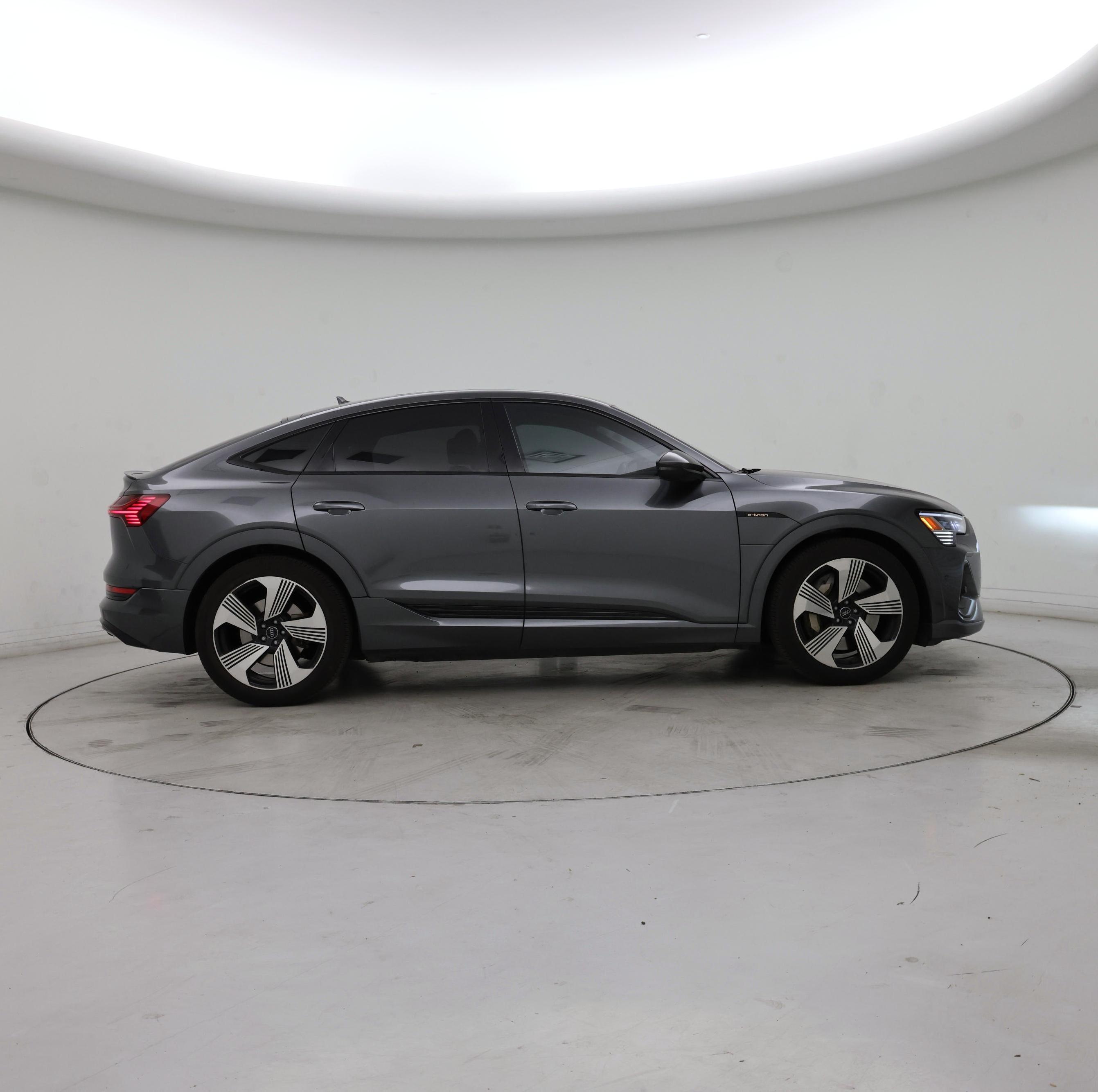 Thumbnail: 2021 Audi e-tron S - 7