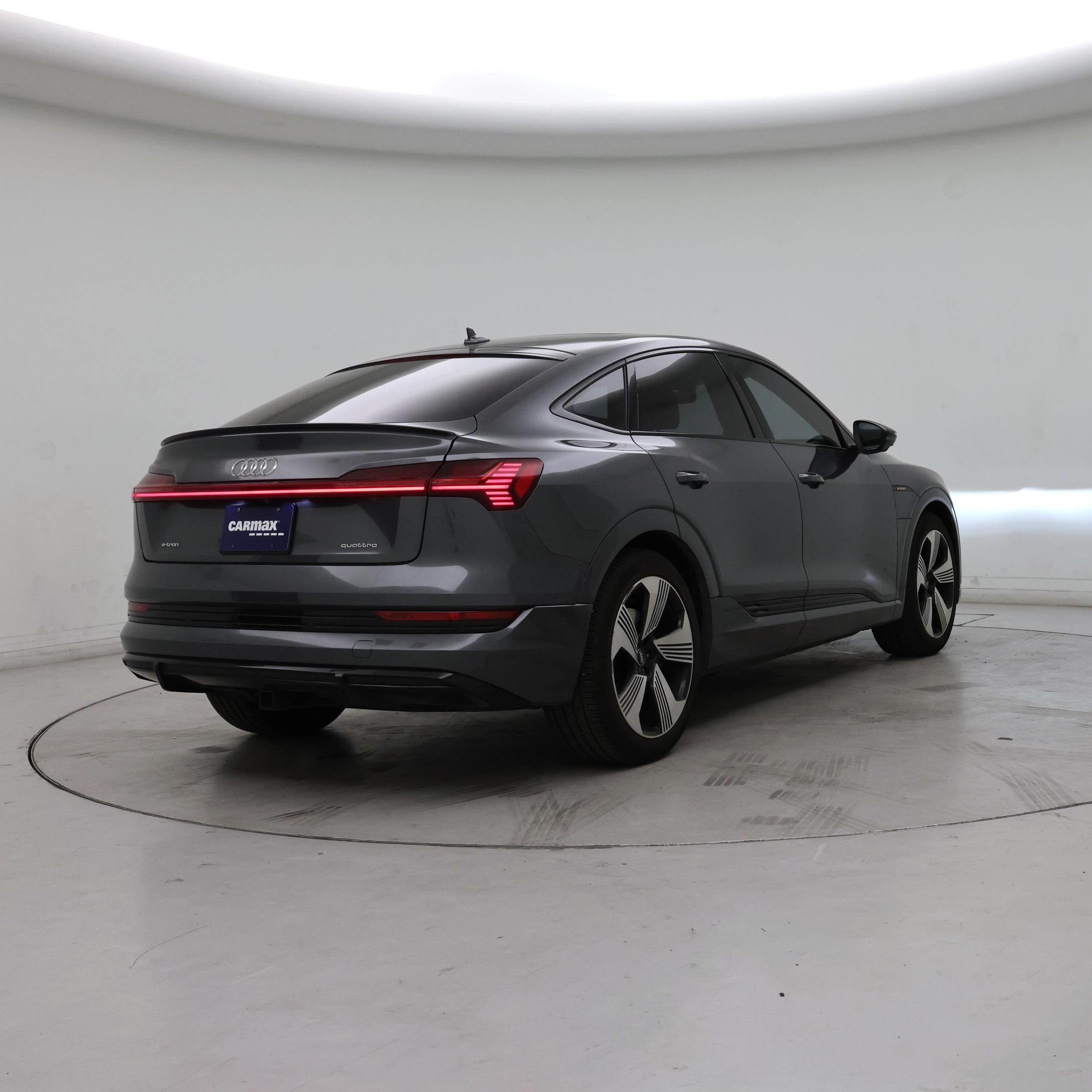 Thumbnail: 2021 Audi e-tron S - 8
