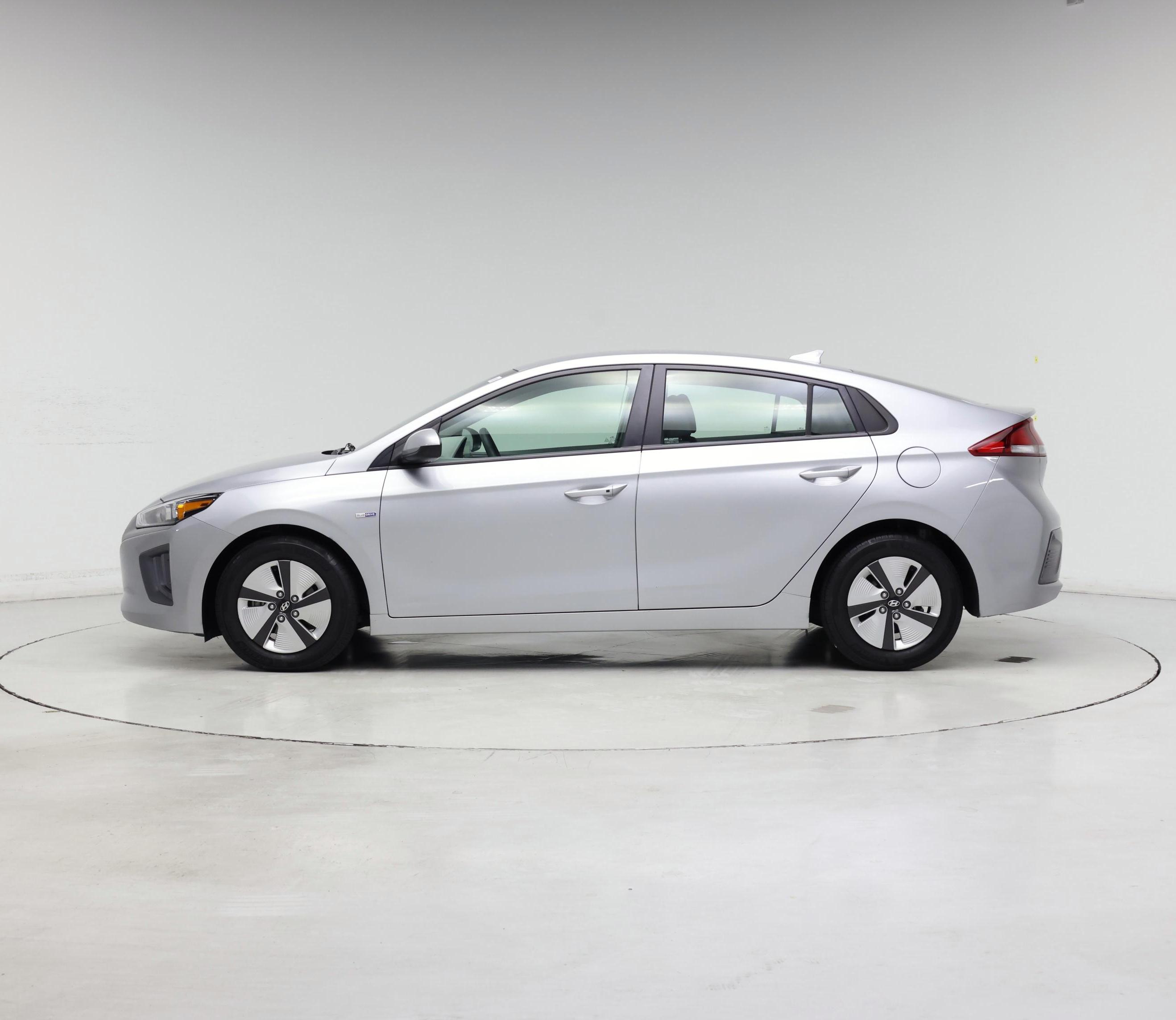 Thumbnail: 2020 Hyundai Ioniq - 3