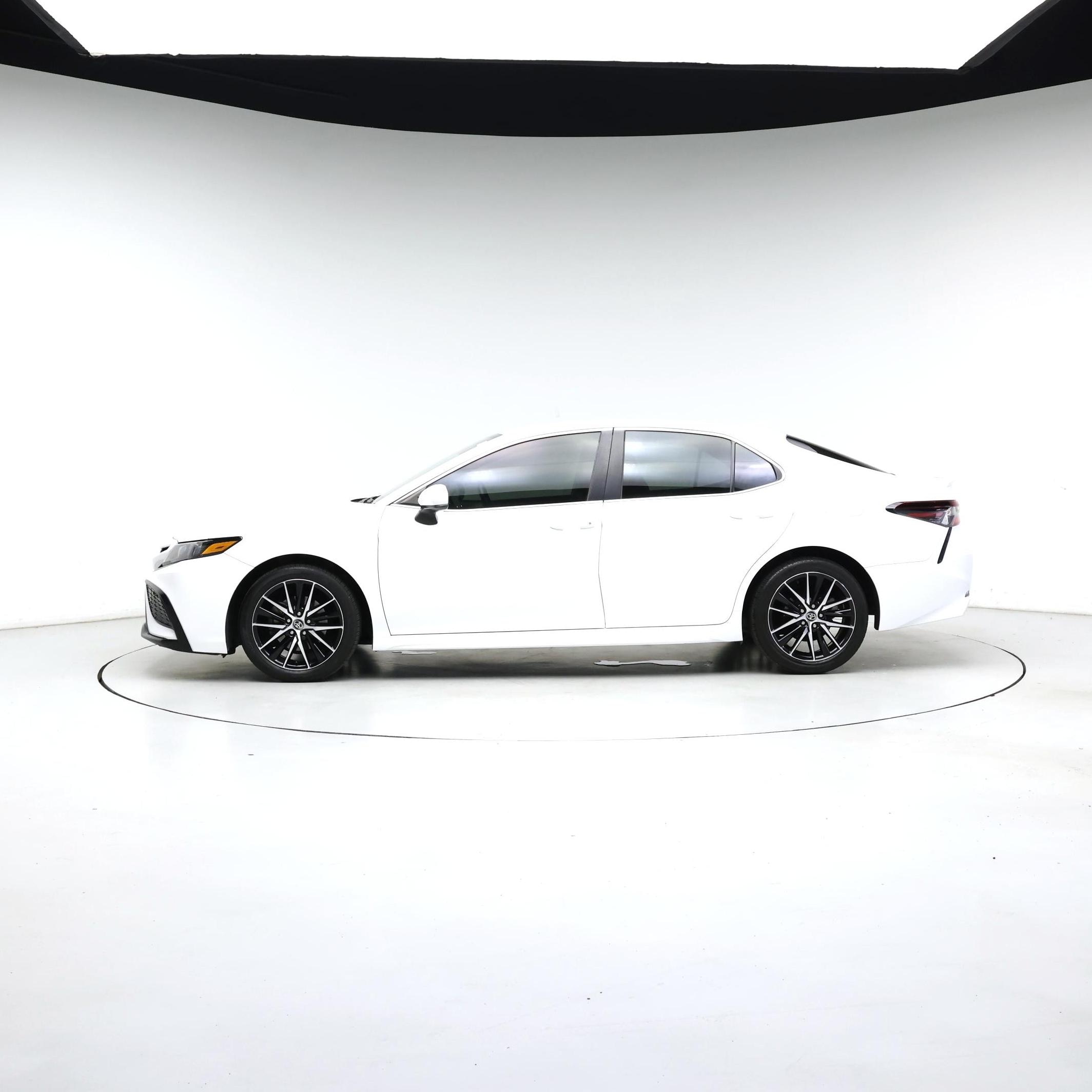 Thumbnail: 2021 Toyota Camry - 3