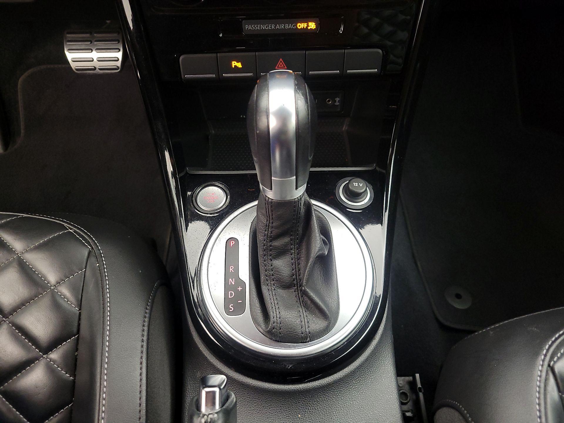 Thumbnail: 2019 Volkswagen Beetle - 17
