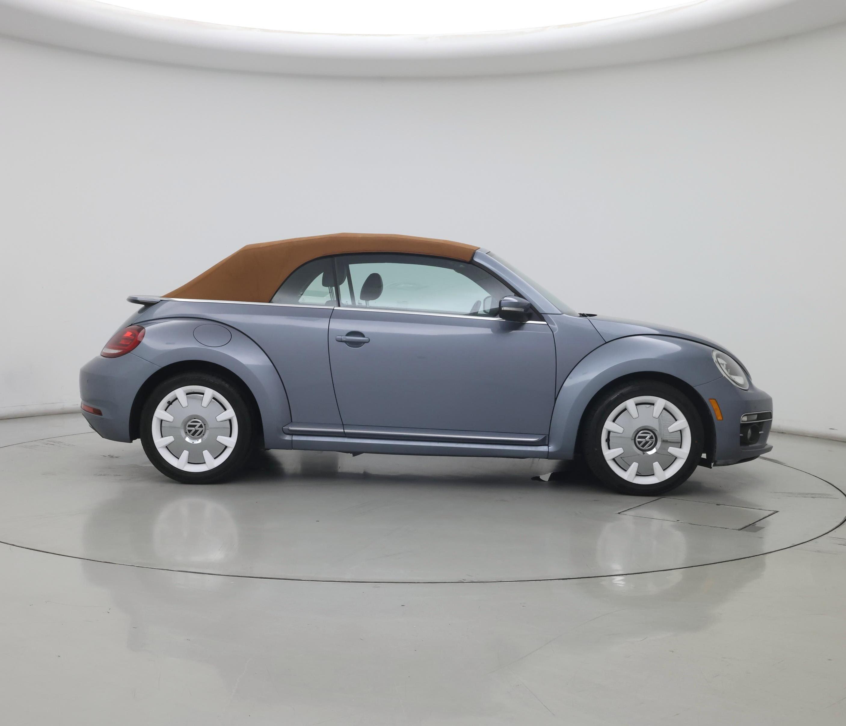 Thumbnail: 2019 Volkswagen Beetle - 7