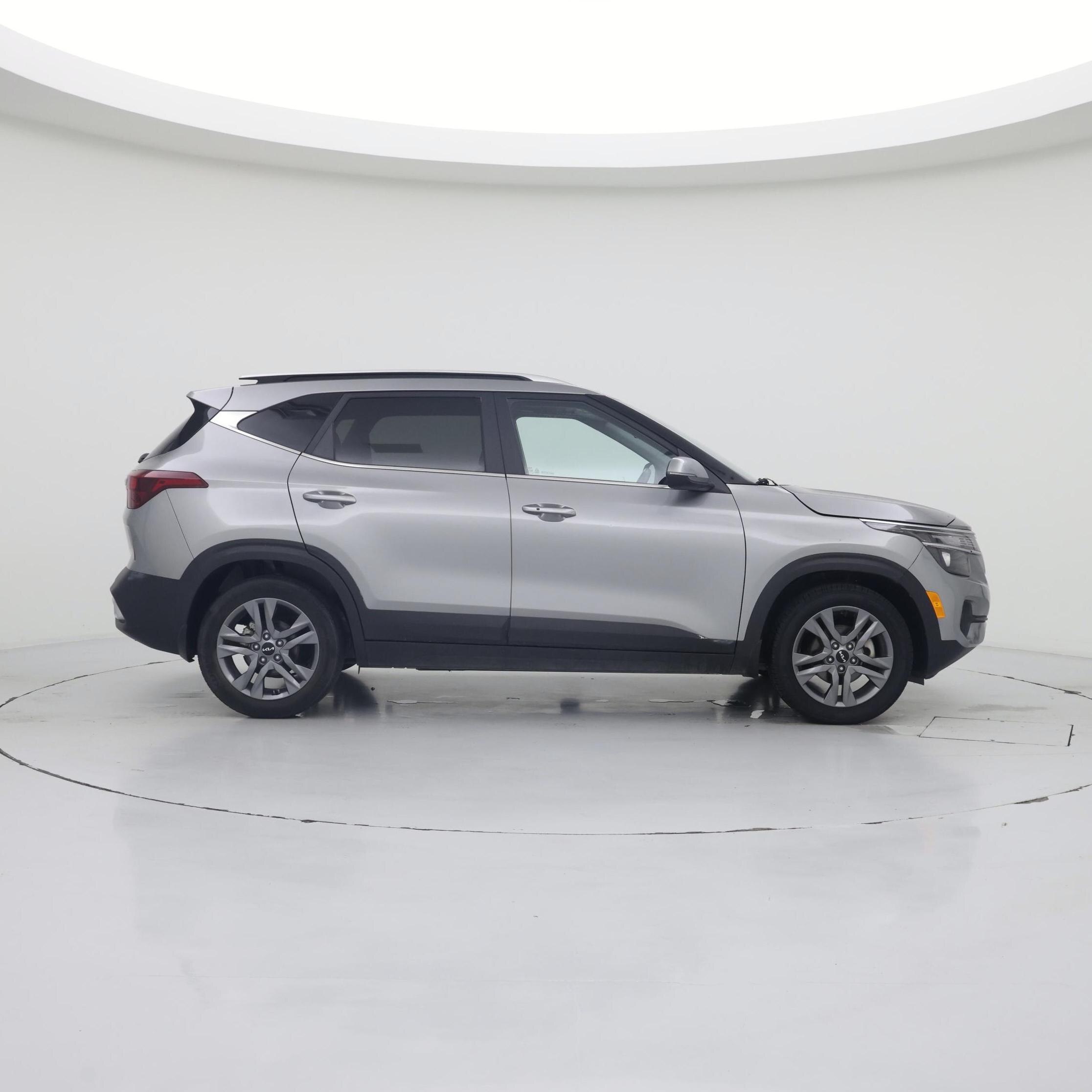 Thumbnail: 2023 Kia Seltos - 7