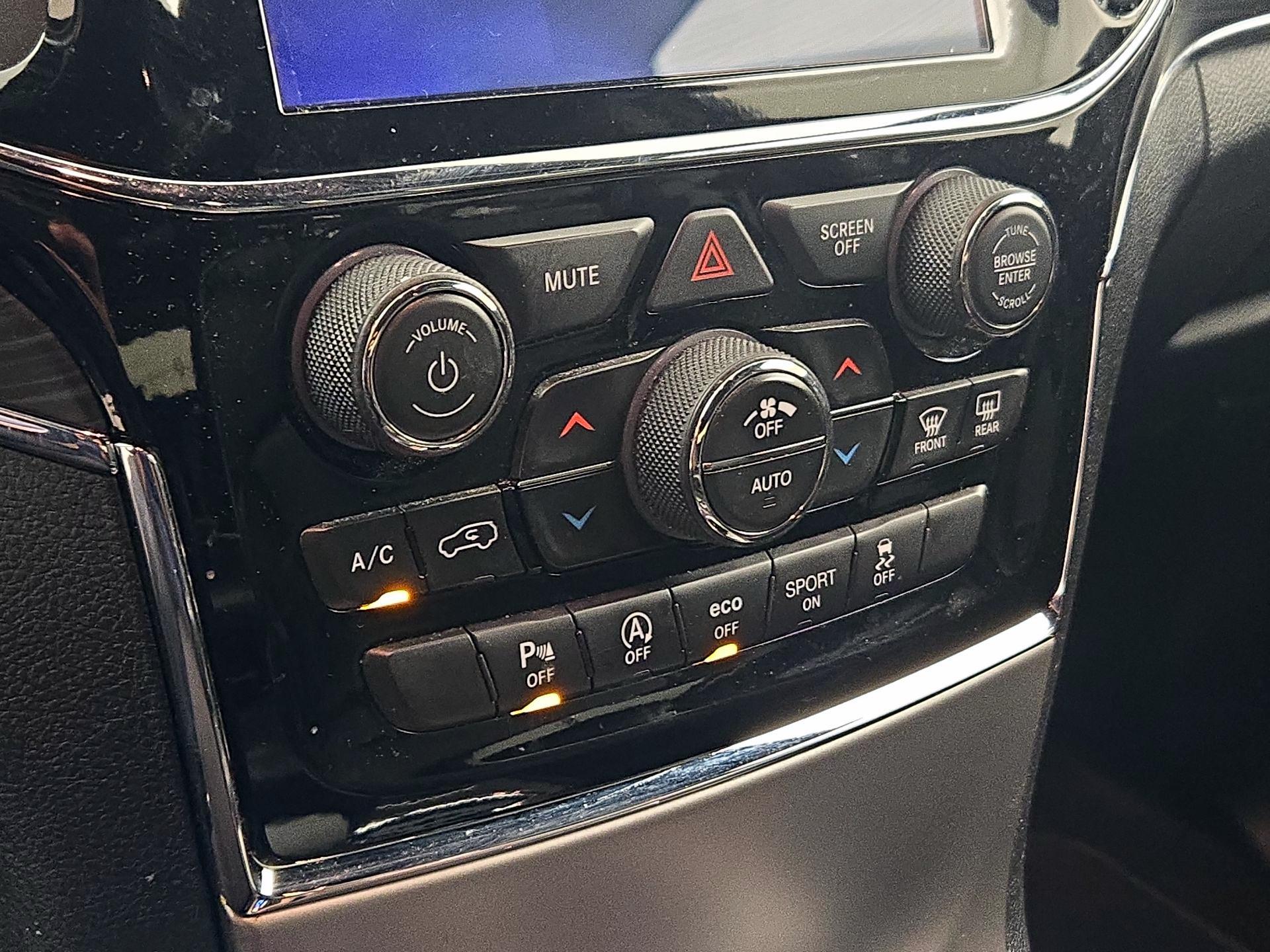 Thumbnail: 2019 Jeep Grand Cherokee - 16