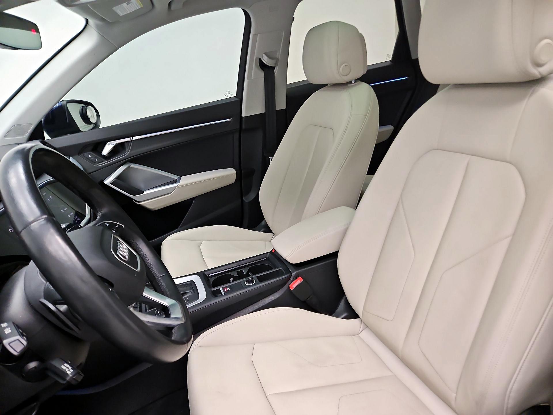 Thumbnail: 2021 Audi Q3 - 11