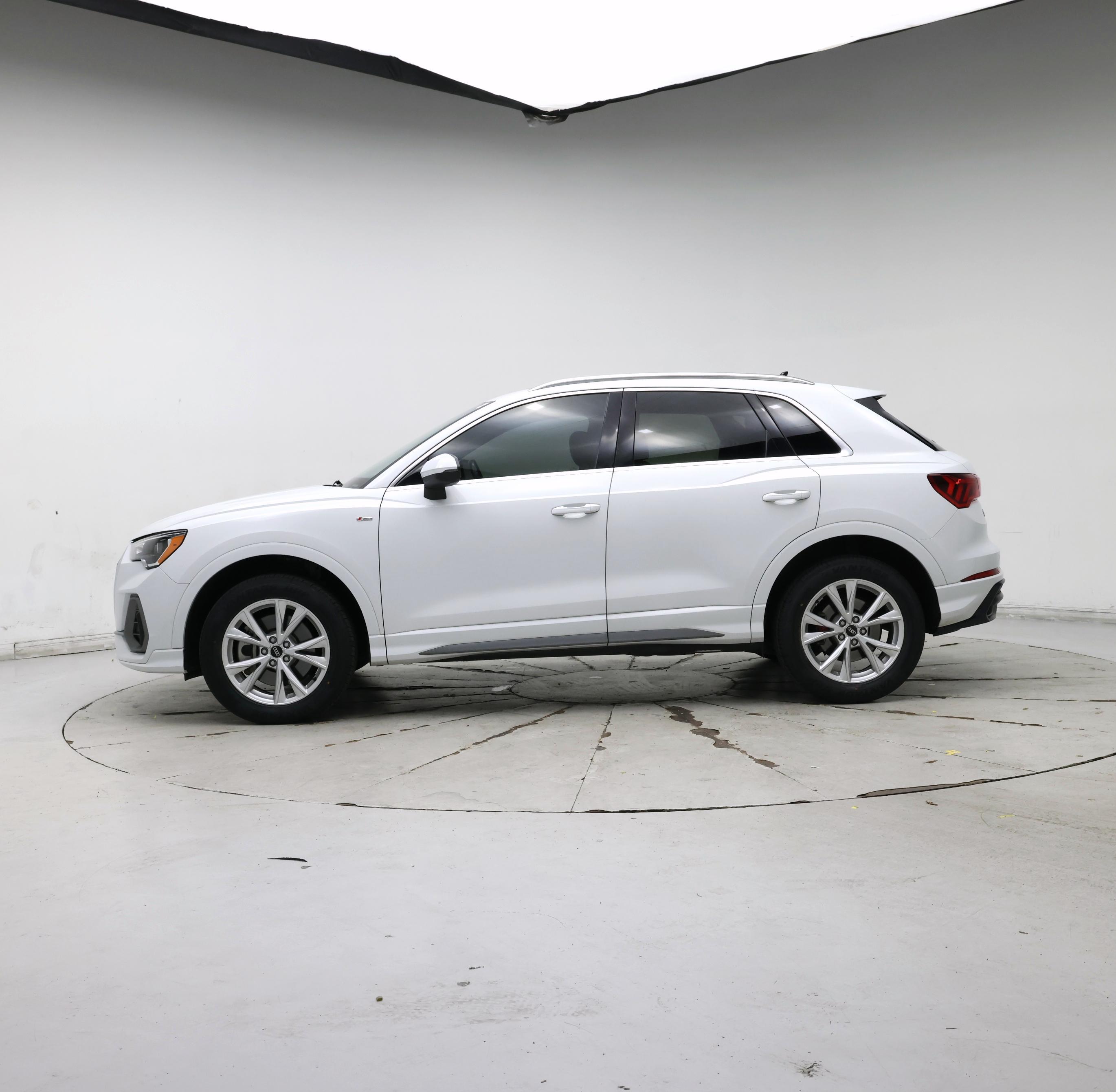 Thumbnail: 2021 Audi Q3 - 3