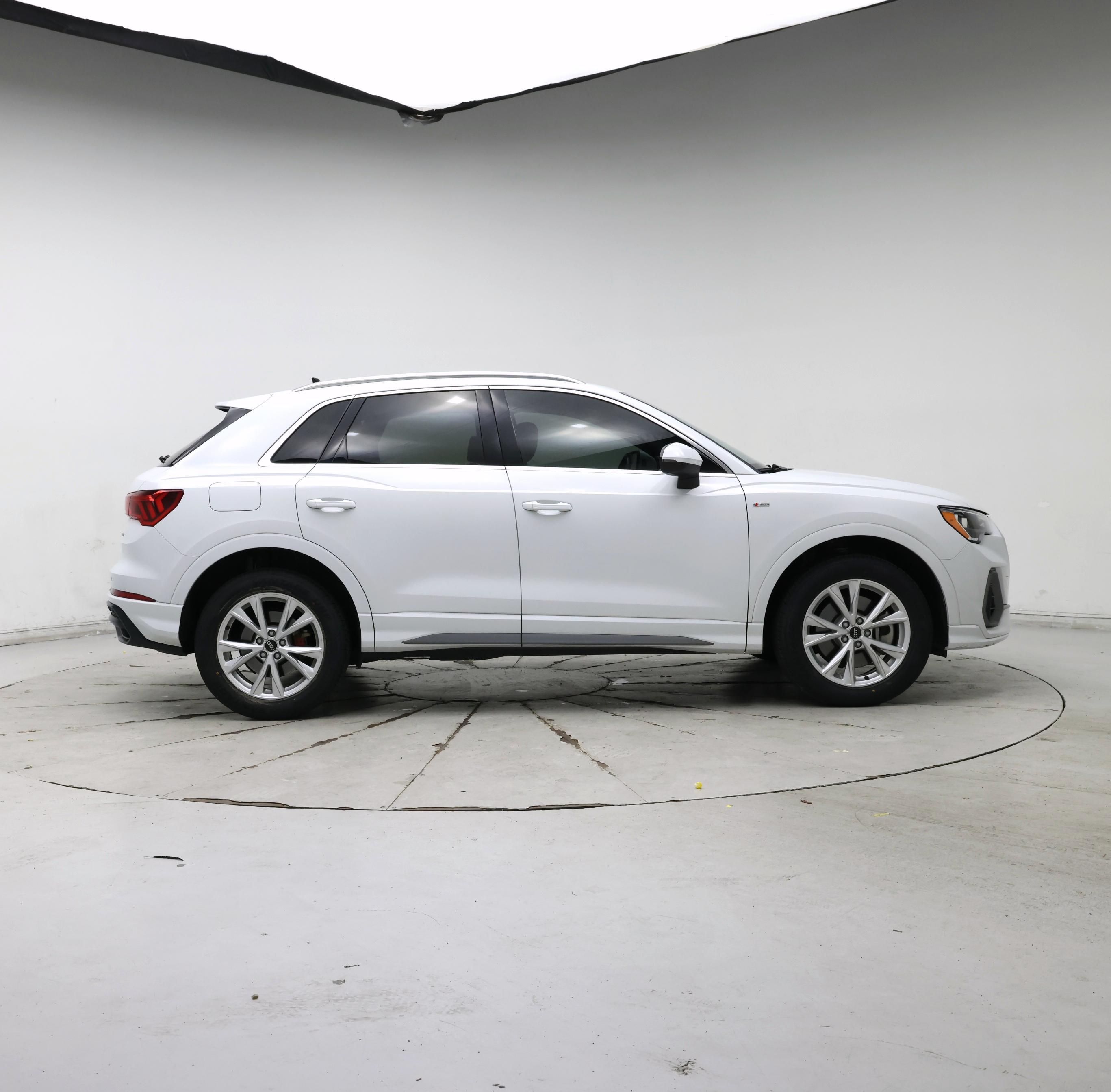 Thumbnail: 2021 Audi Q3 - 7