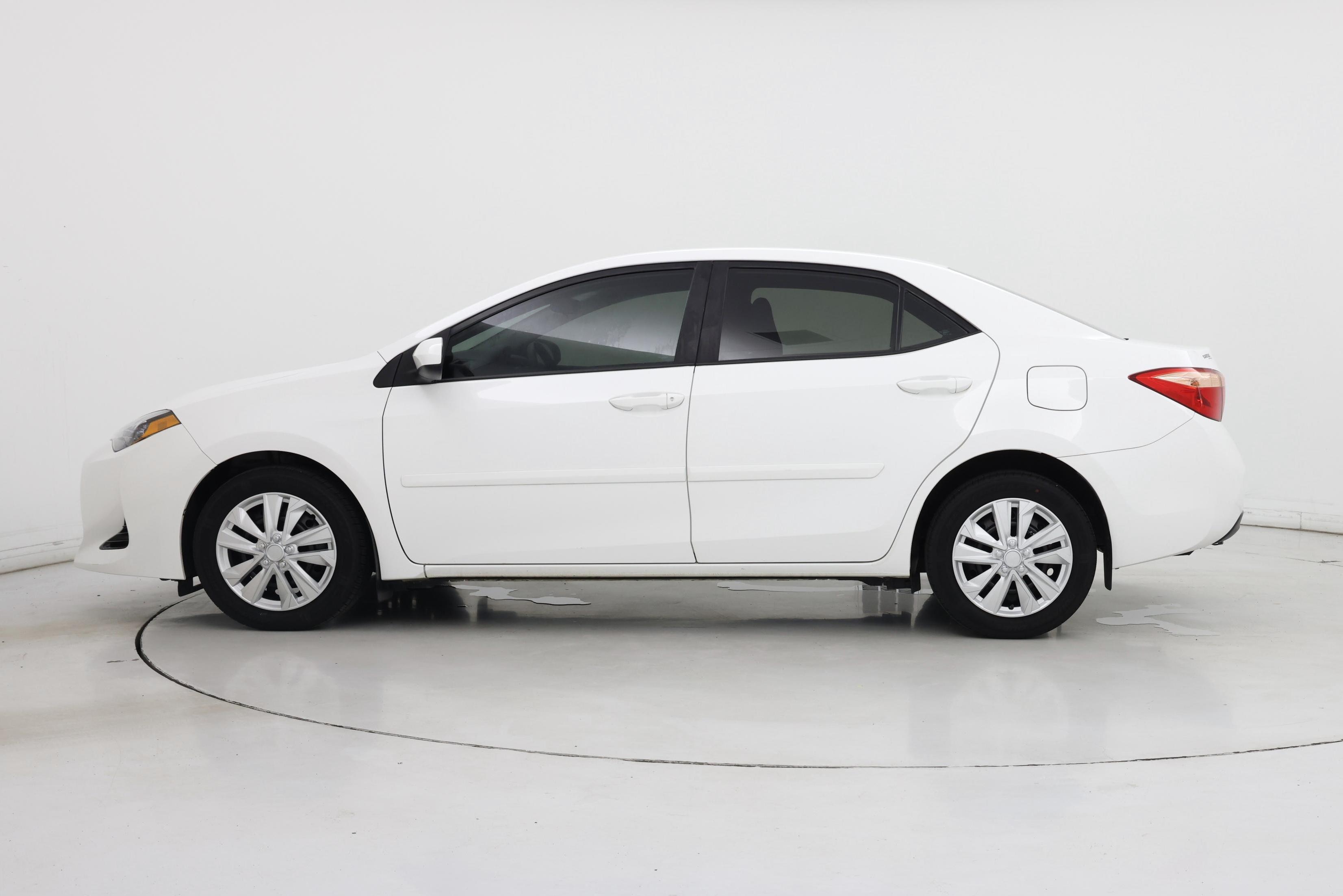 Thumbnail: 2018 Toyota Corolla - 3