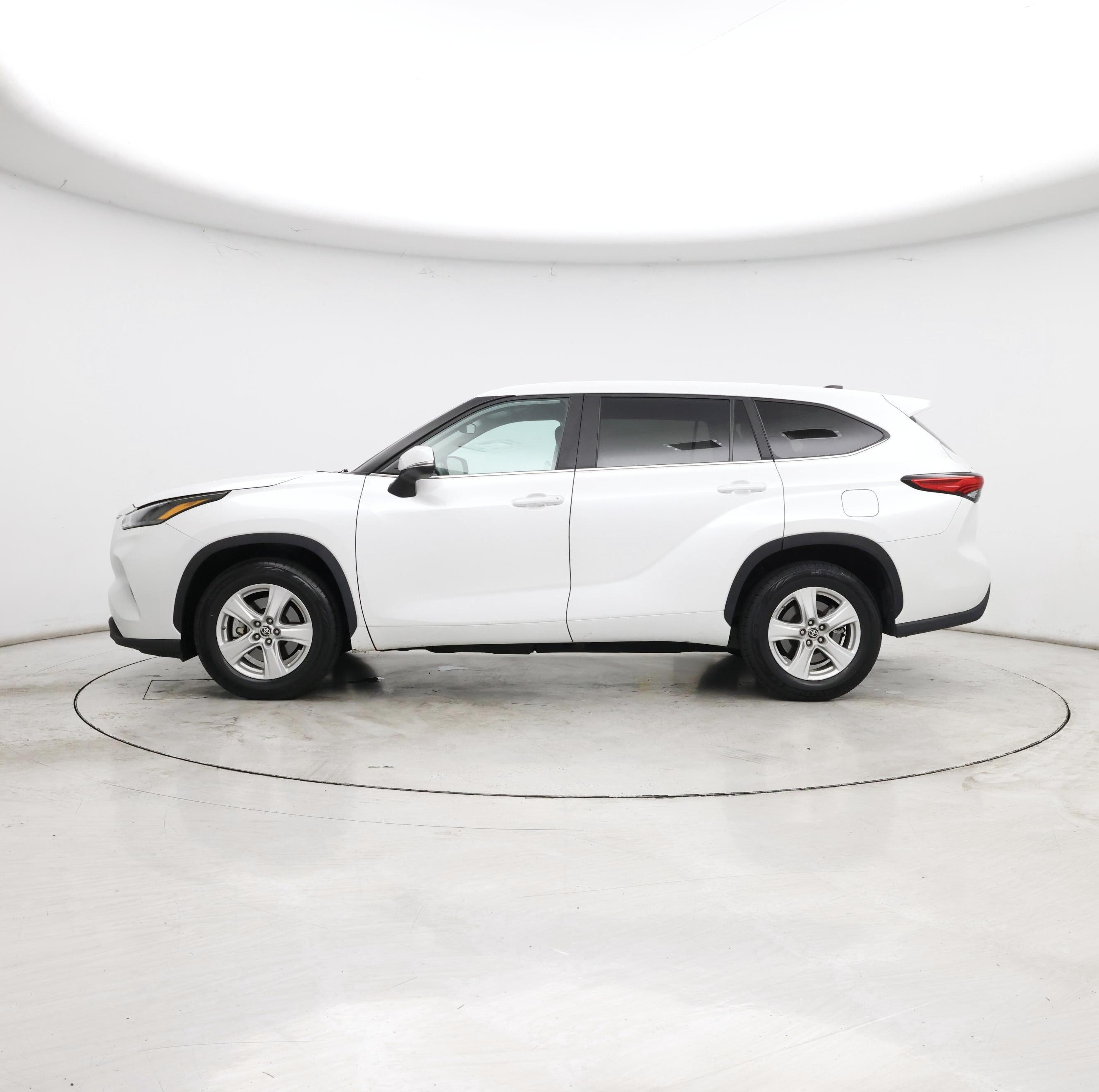 Thumbnail: 2023 Toyota Highlander - 3