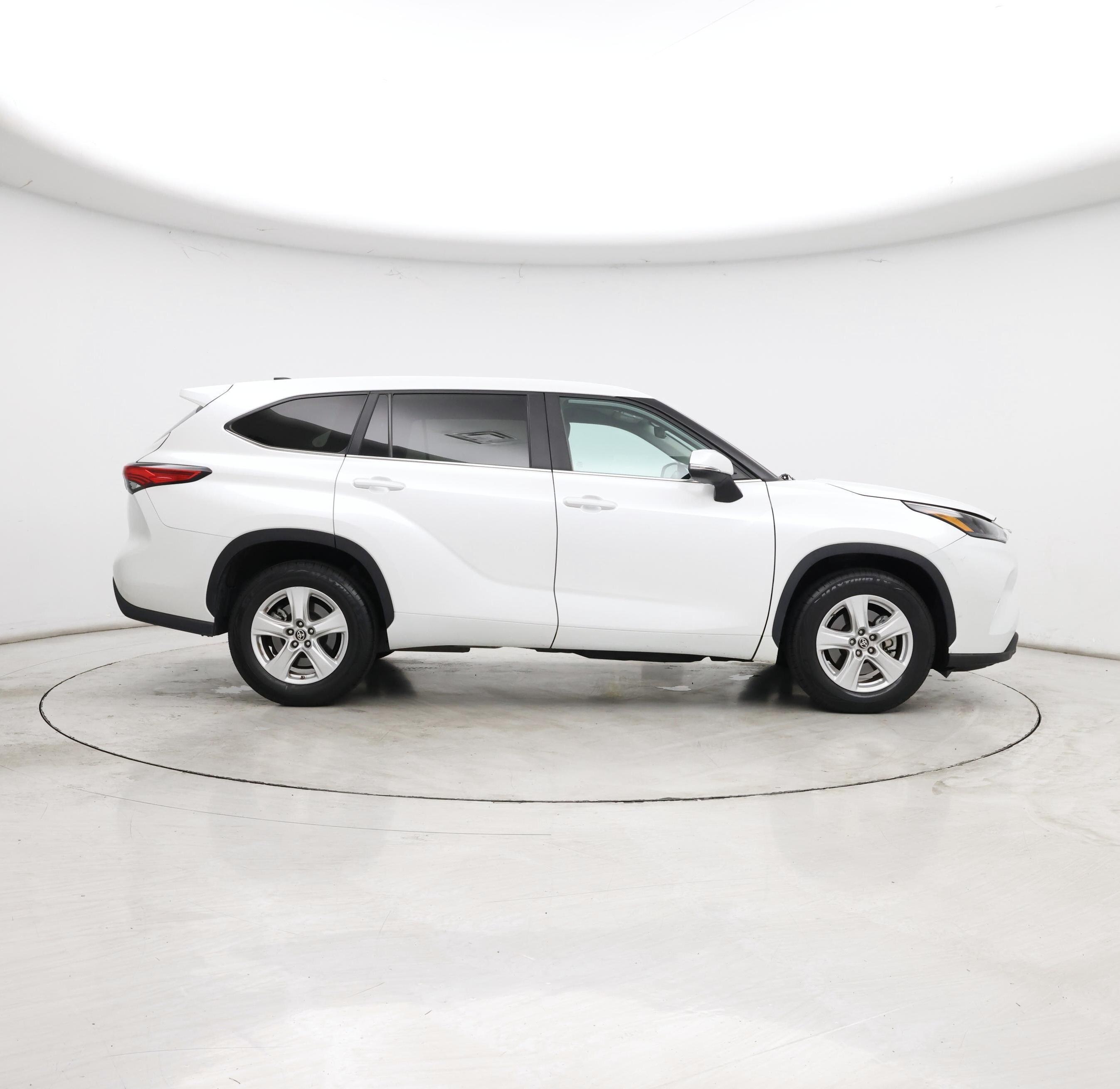 Thumbnail: 2023 Toyota Highlander - 7