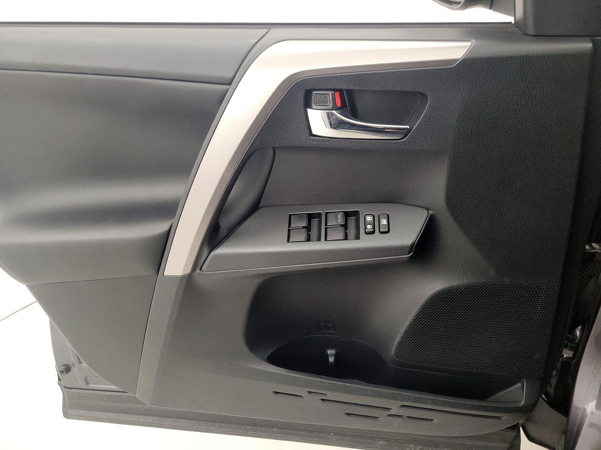 Thumbnail: 2017 Toyota RAV4 - 12