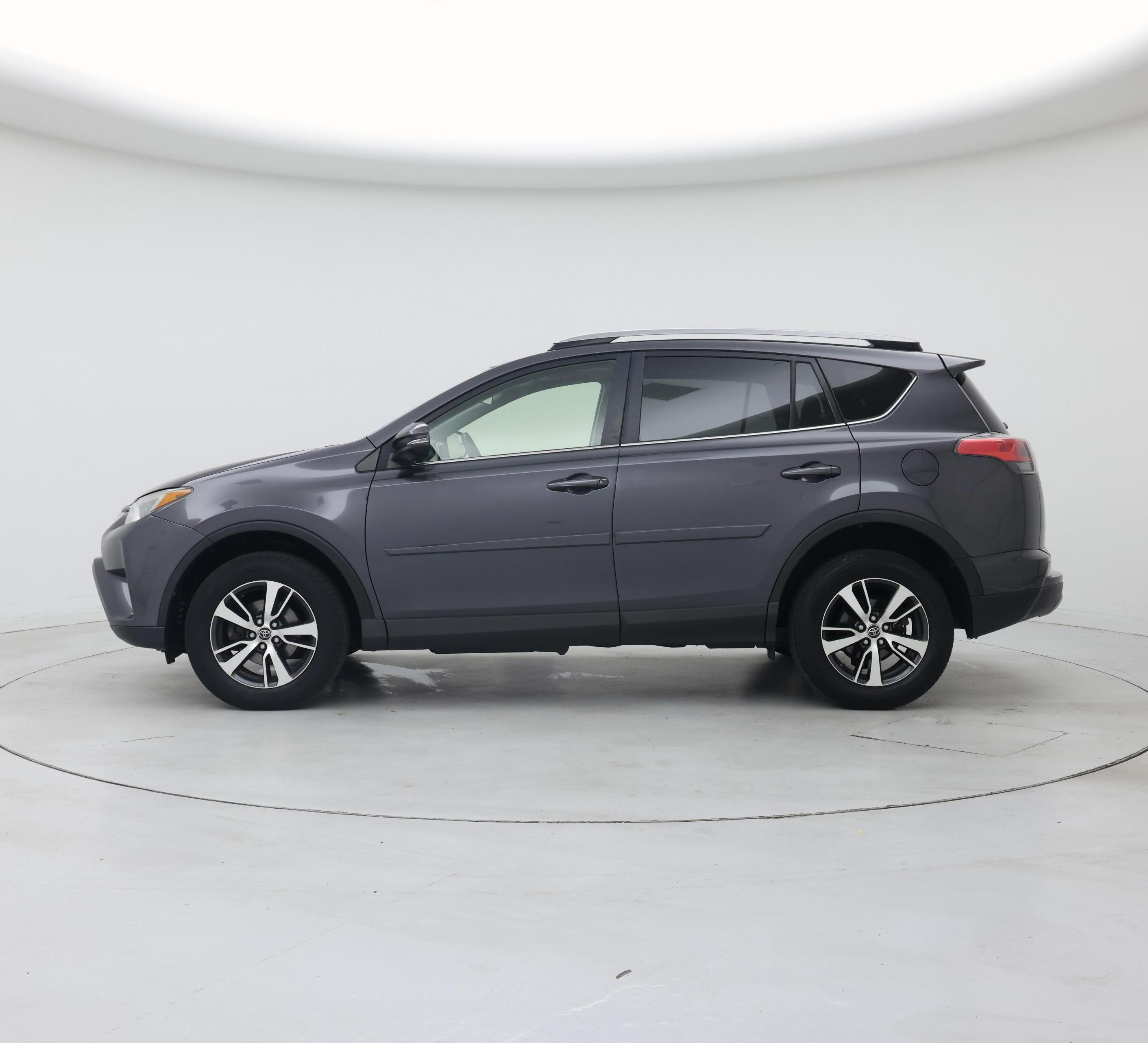 Thumbnail: 2017 Toyota RAV4 - 3