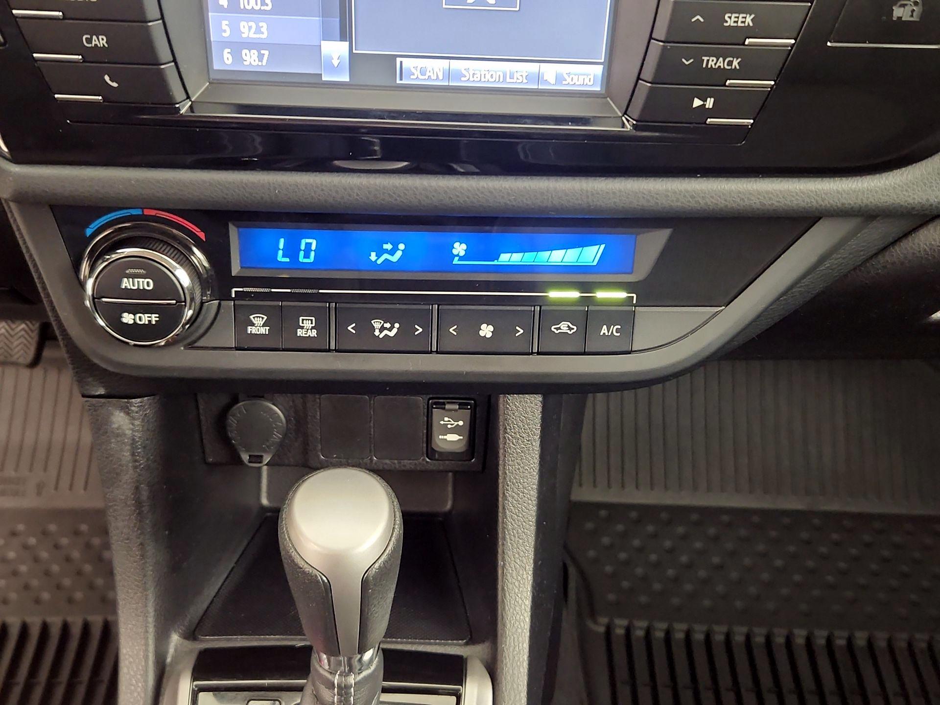 Thumbnail: 2014 Toyota Corolla - 16