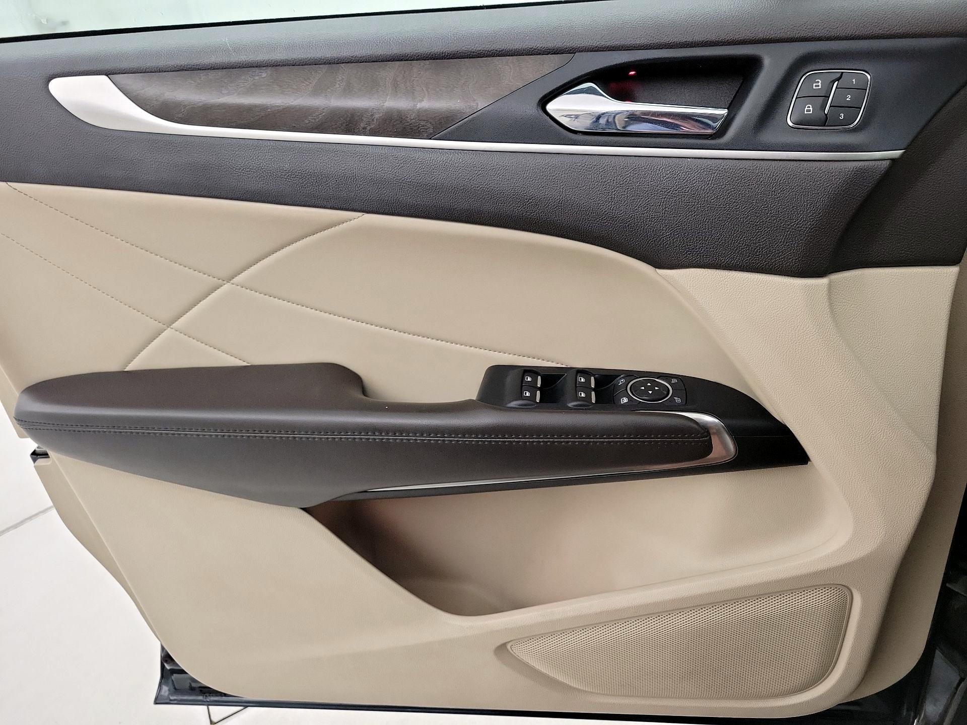 Thumbnail: 2019 Lincoln MKC - 12