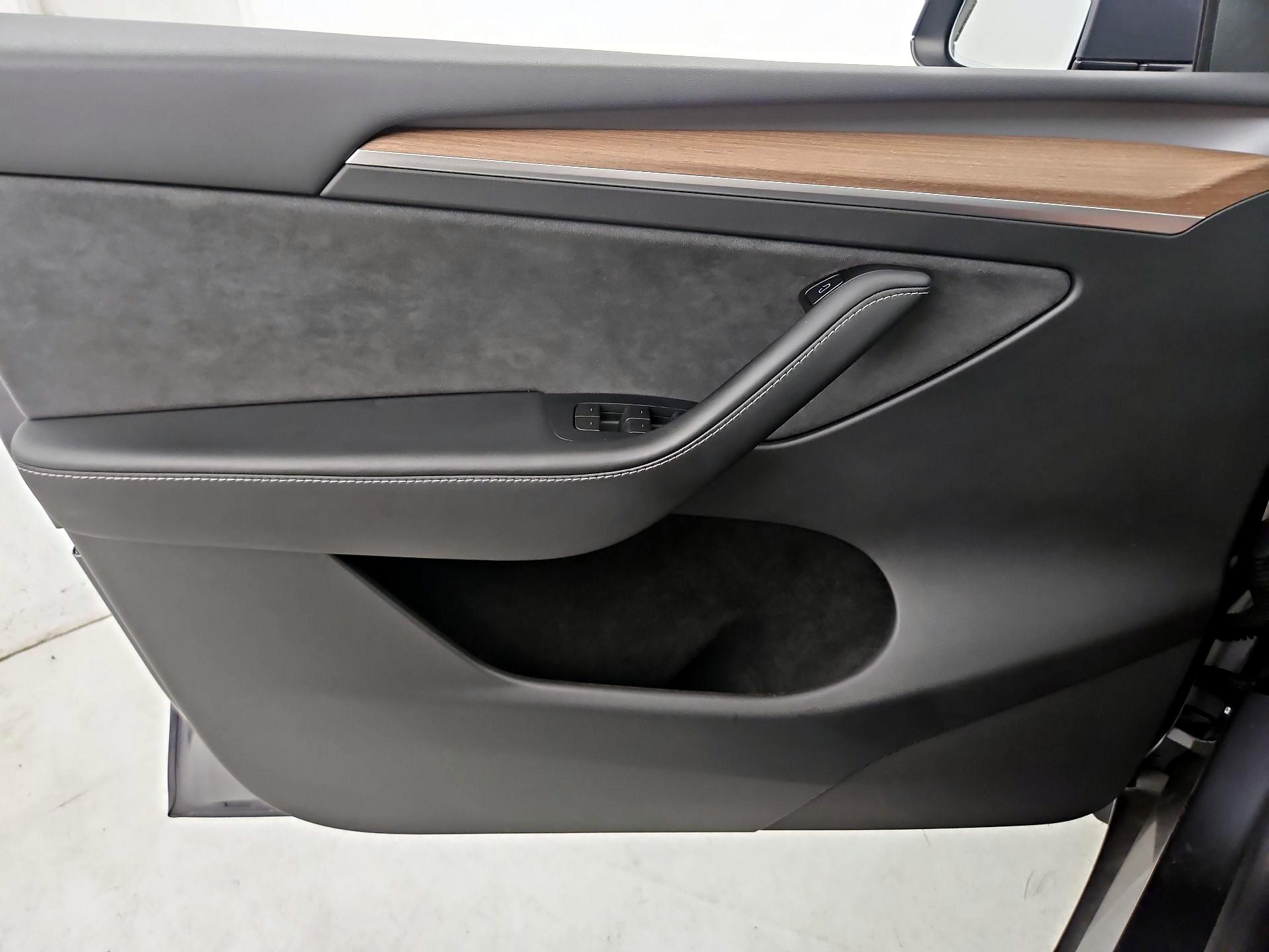 Thumbnail: 2023 Tesla Model Y - 12