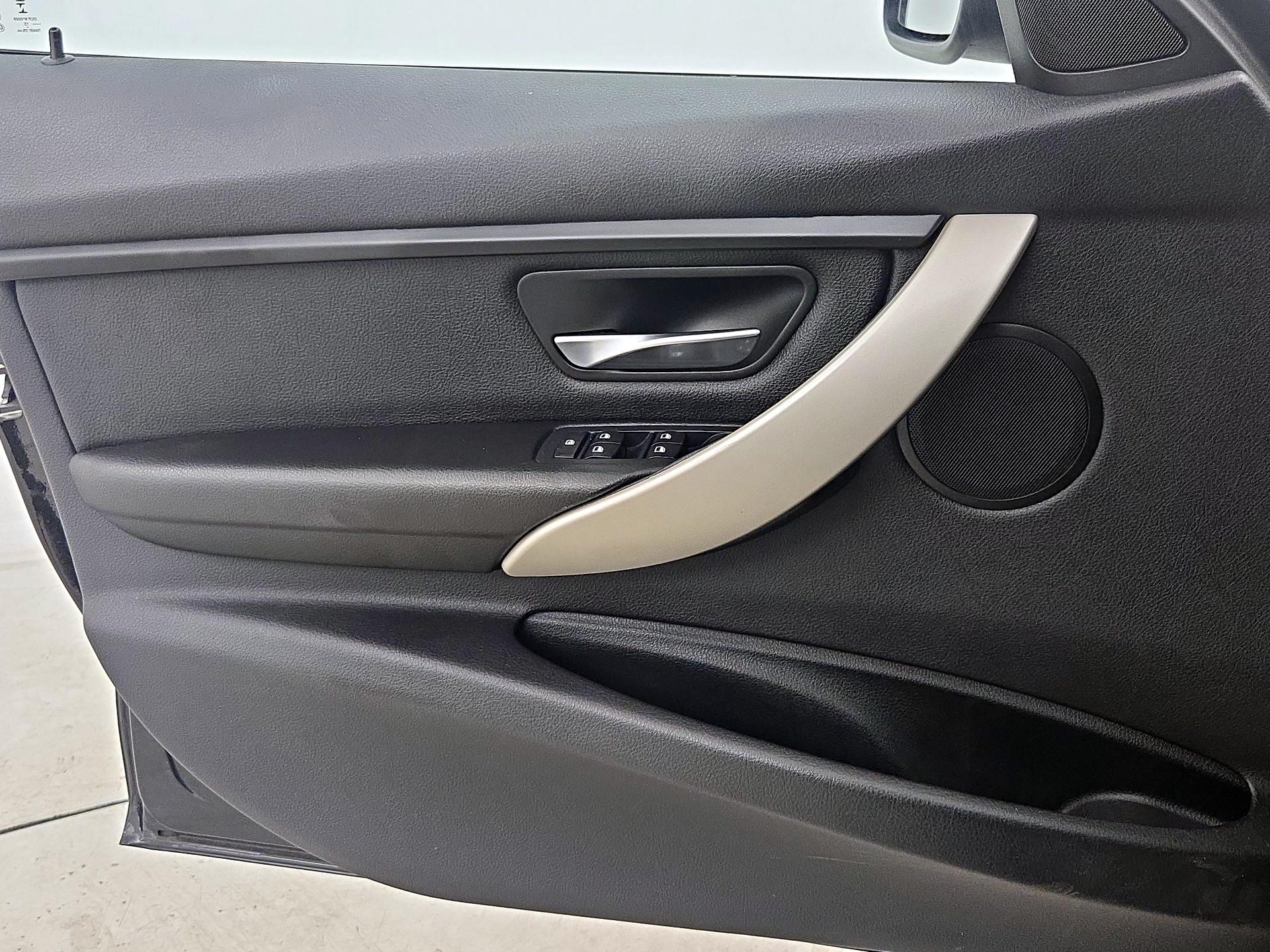 Thumbnail: 2015 BMW 3 Series - 12